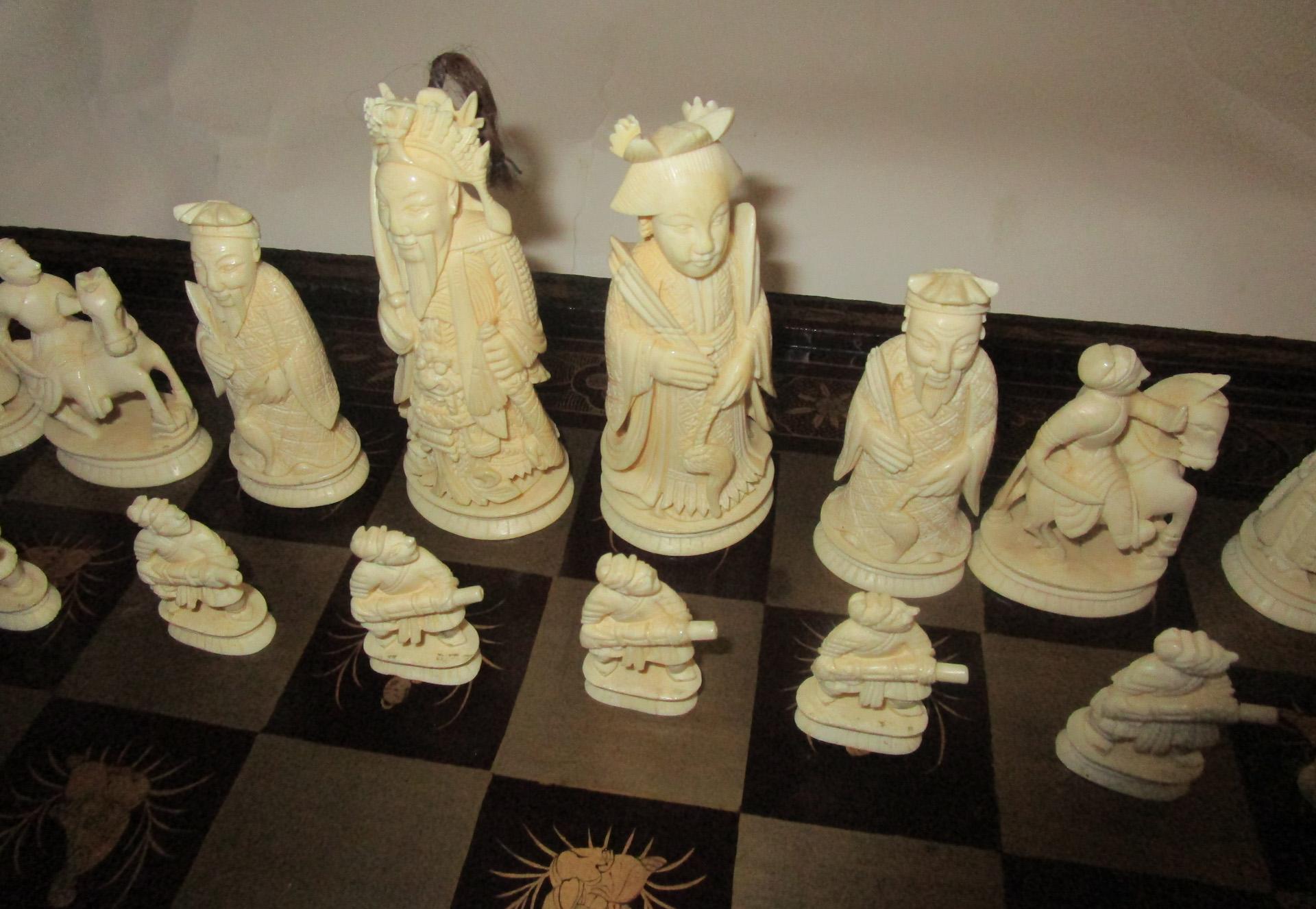 Carved 19th Century Chinese Lacquer Giltwood Board Chess Set