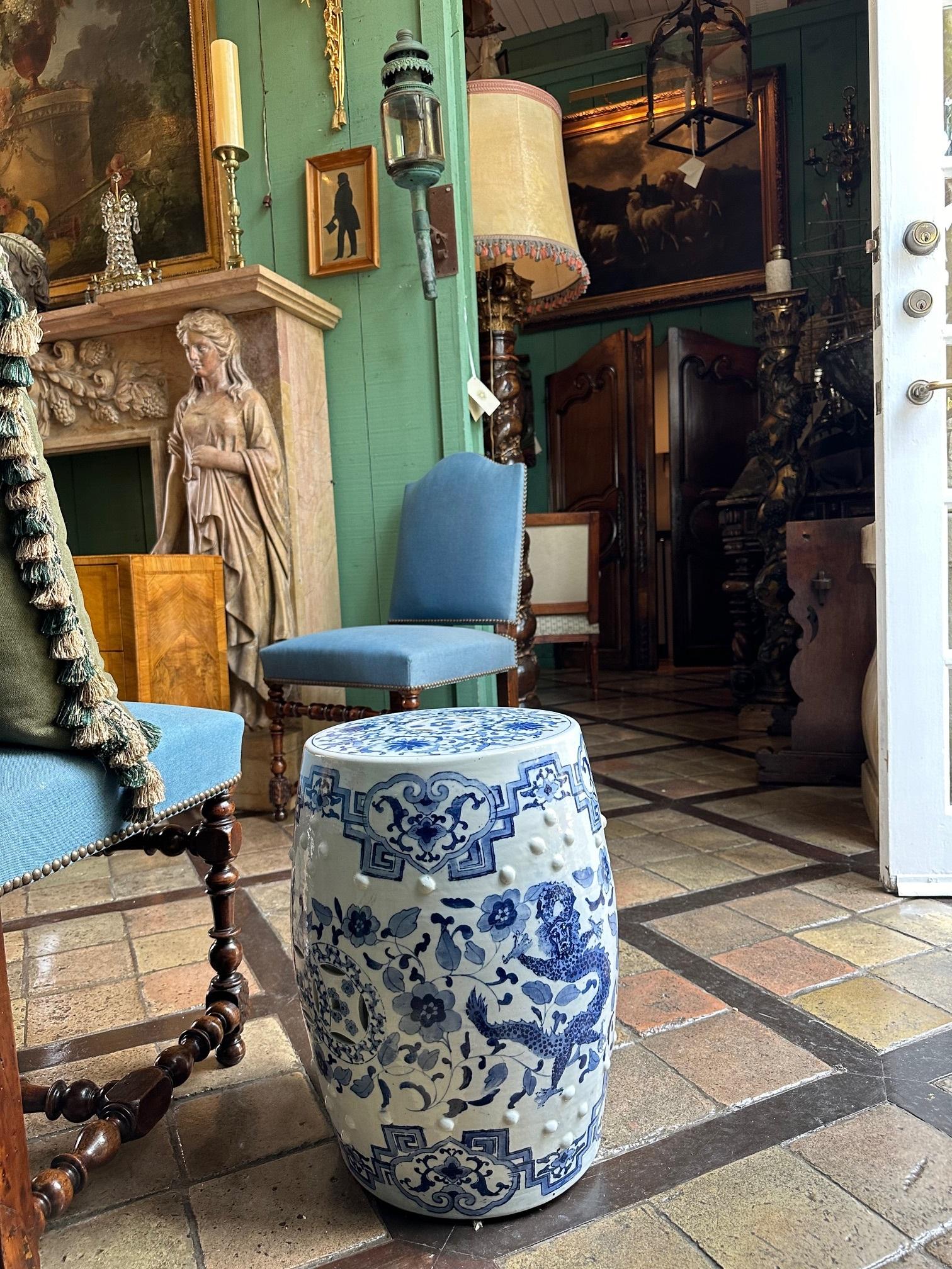 19th C. Chinese Porcelain Garden Seat Blue & White Accent Stool Chinoiserie 4