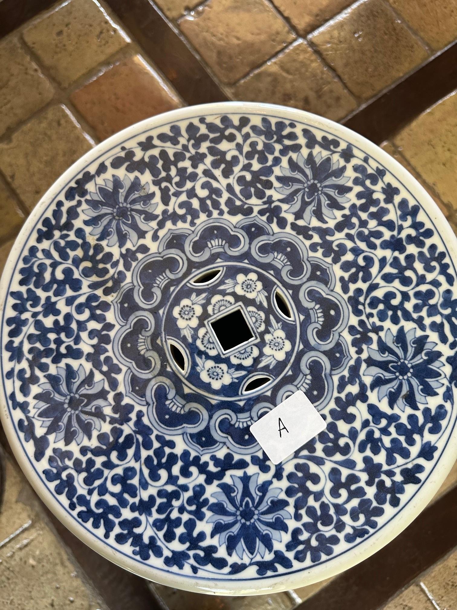 19th C. Chinese Porcelain Garden Seat Blue & White Accent Stool Chinoiserie 11