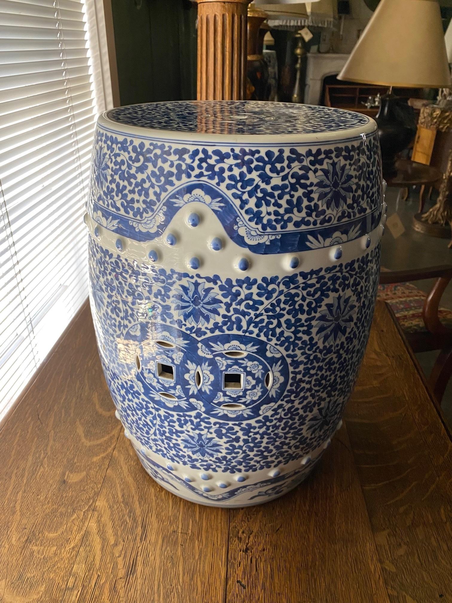 19th C. Chinese Porcelain Garden Seat Blue & White Accent Stool Chinoiserie 12