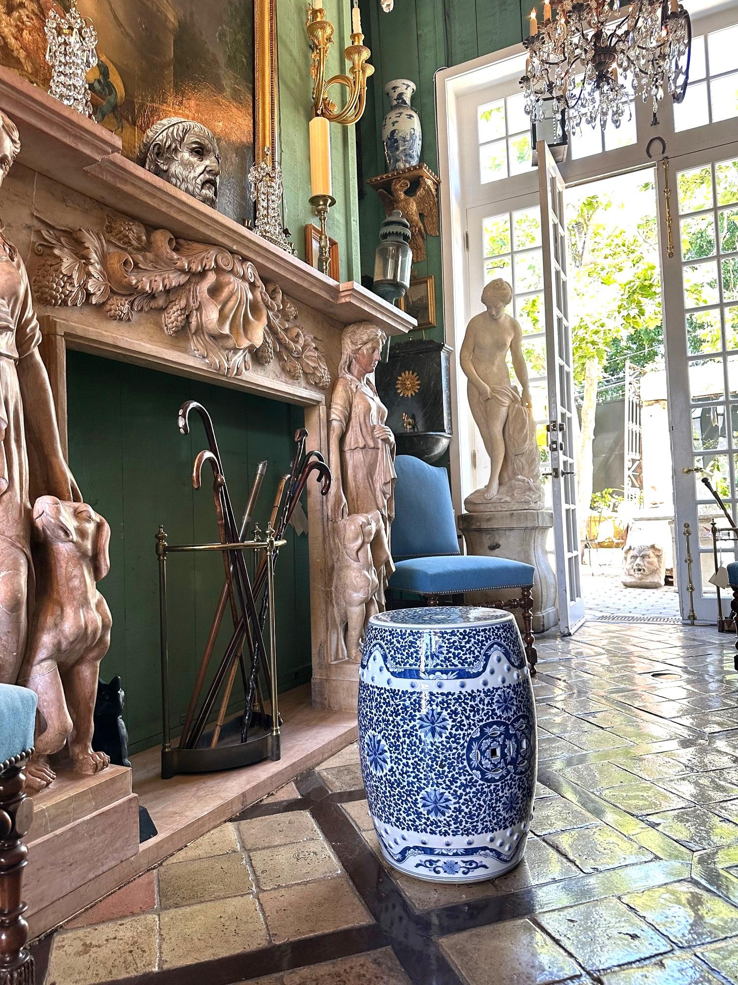 19th C. Chinese Porcelain Garden Seat Blue & White Accent Stool Chinoiserie porcelain 

A beautiful garden seat circular form with alternating scrolls leaves and floral scenes, with open-work. Flowering vines blue and white pierced porcelain Chinese