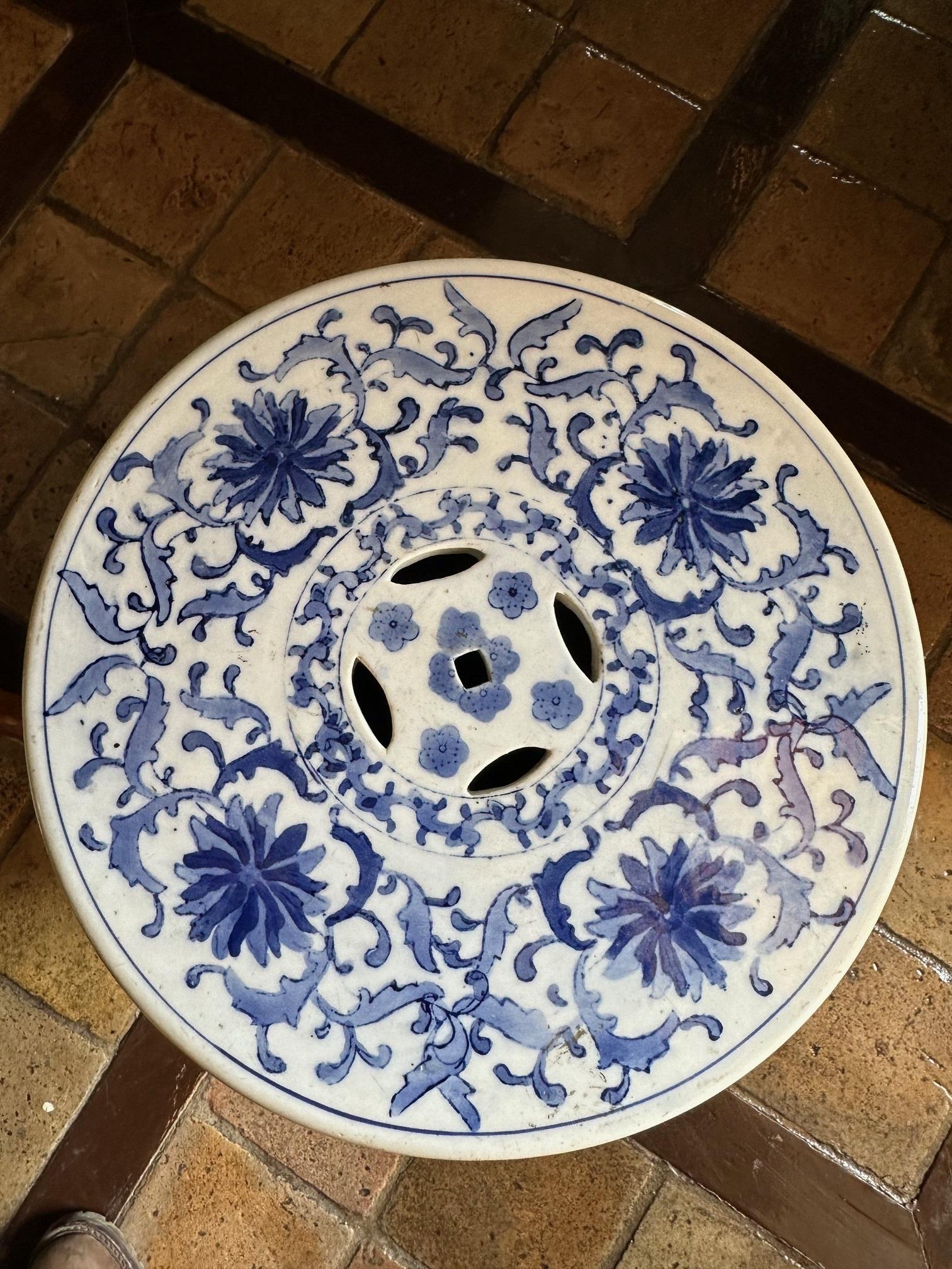 19th C. Chinese Porcelain Garden Seat Blue & White Accent Stool Chinoiserie 1