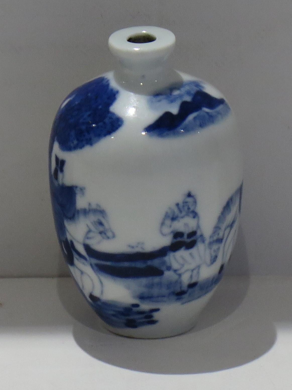 This is a very good quality Chinese snuff bottle, made from porcelain and finely hand painted in cobalt blue, dating to the mid 19th century, Qing, Xianfeng period circa 1850s.

This piece is well potted with a baluster / bottle shape and a short