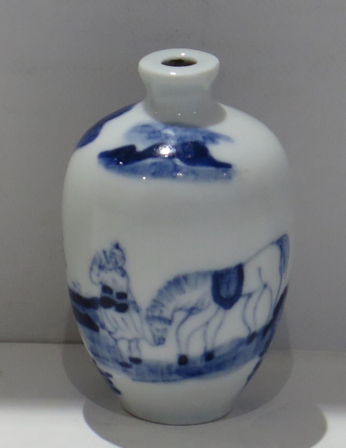 Chinese collectible Hand drawn Blue And White Porcelain Flower snuff Bottle big 