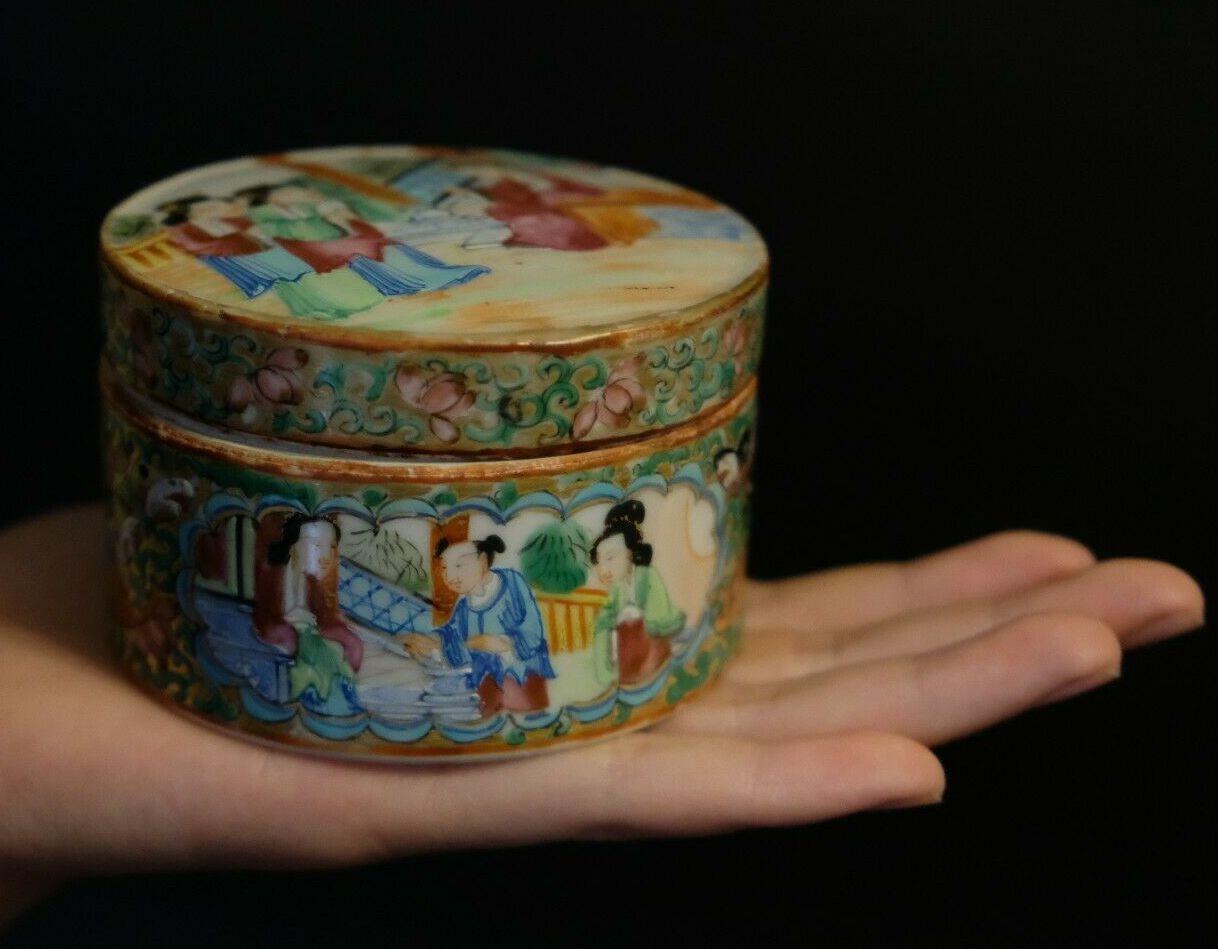 19th C. Chinese Rose Mandarin Round Box with Lid For Sale 3