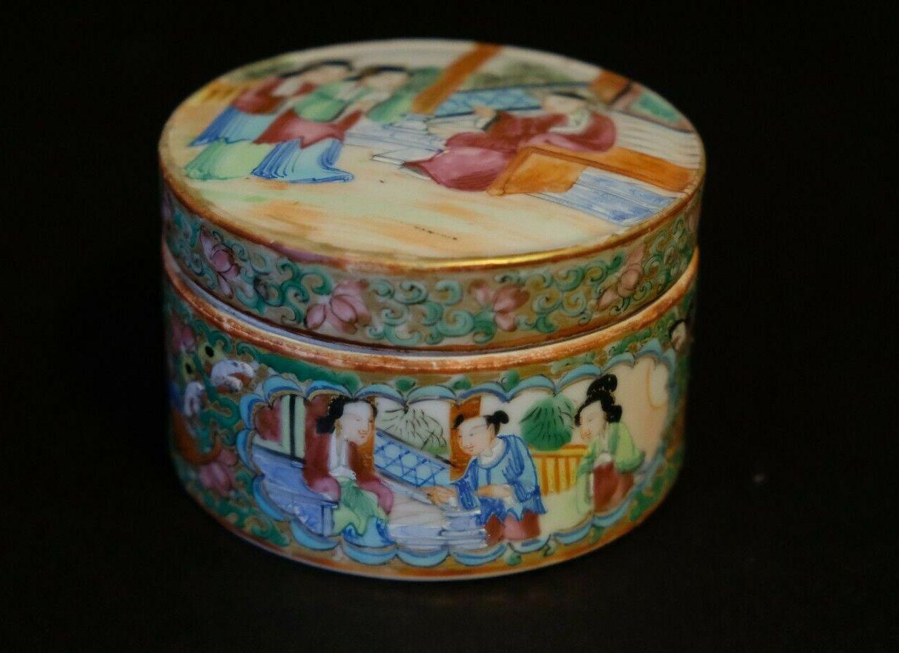 A truly fine hand-painted porcelain round box with lid in figures of Chinese traditional ladies and men. 


  