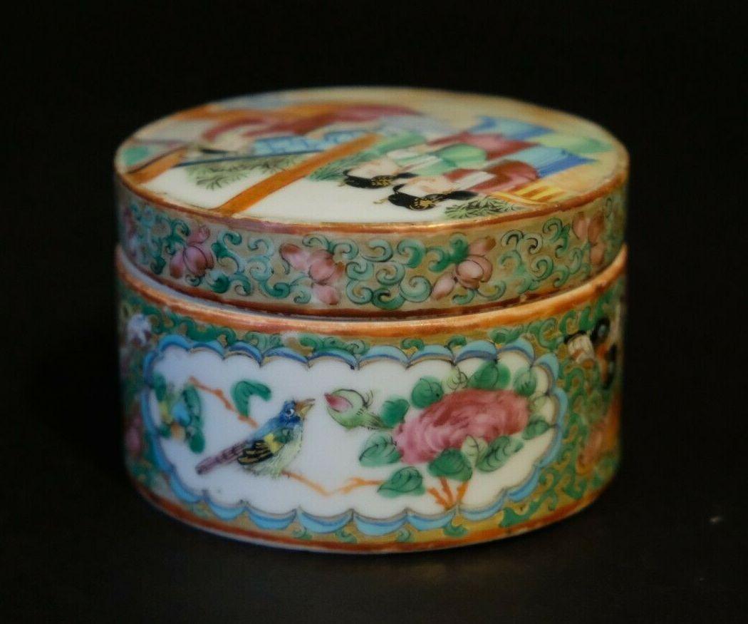 19th C. Chinese Rose Mandarin Round Box with Lid In Good Condition For Sale In Norton, MA