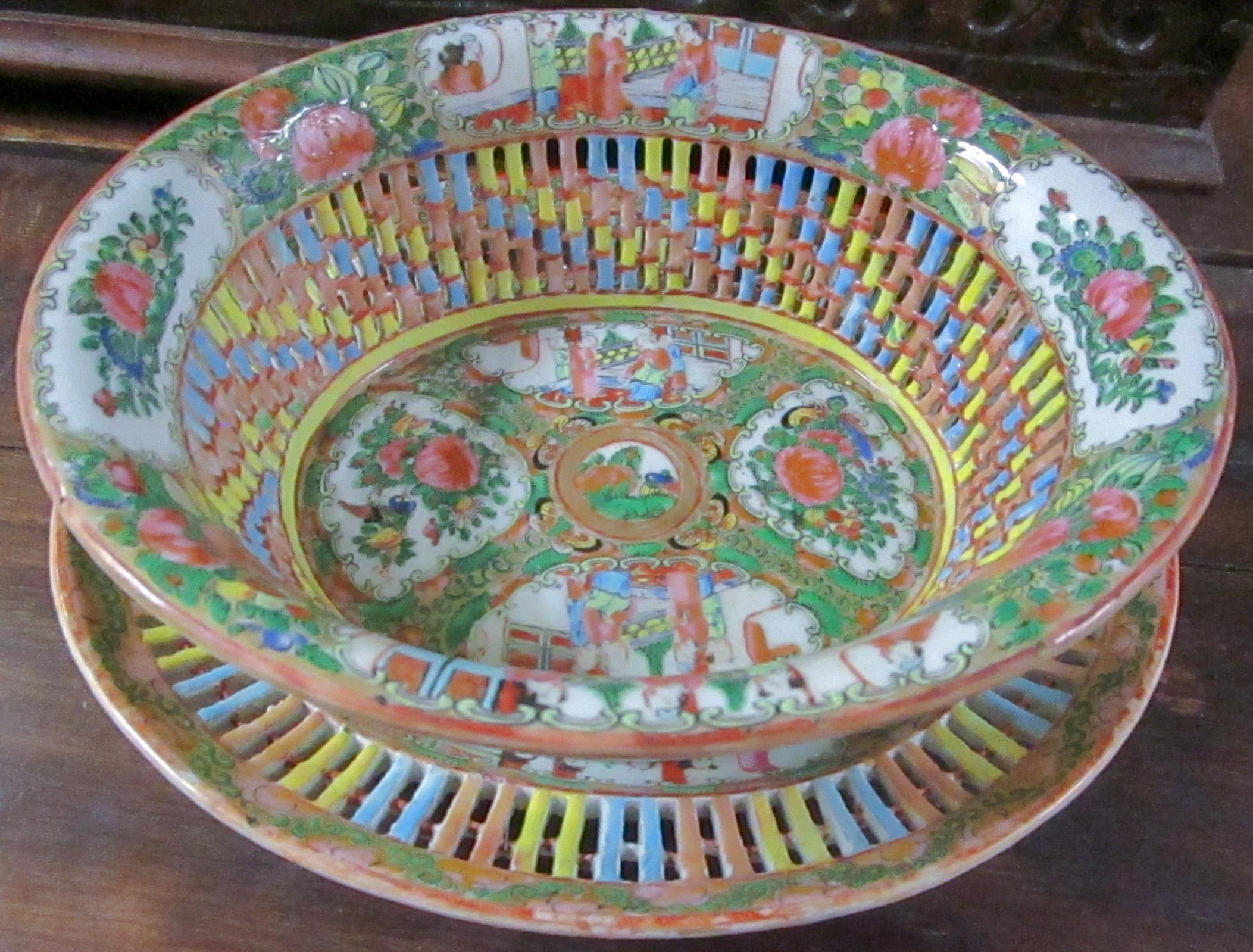 Chinese Rose Medallion Reticulated Porcelain Chestnut Basket with Underplate For Sale 7