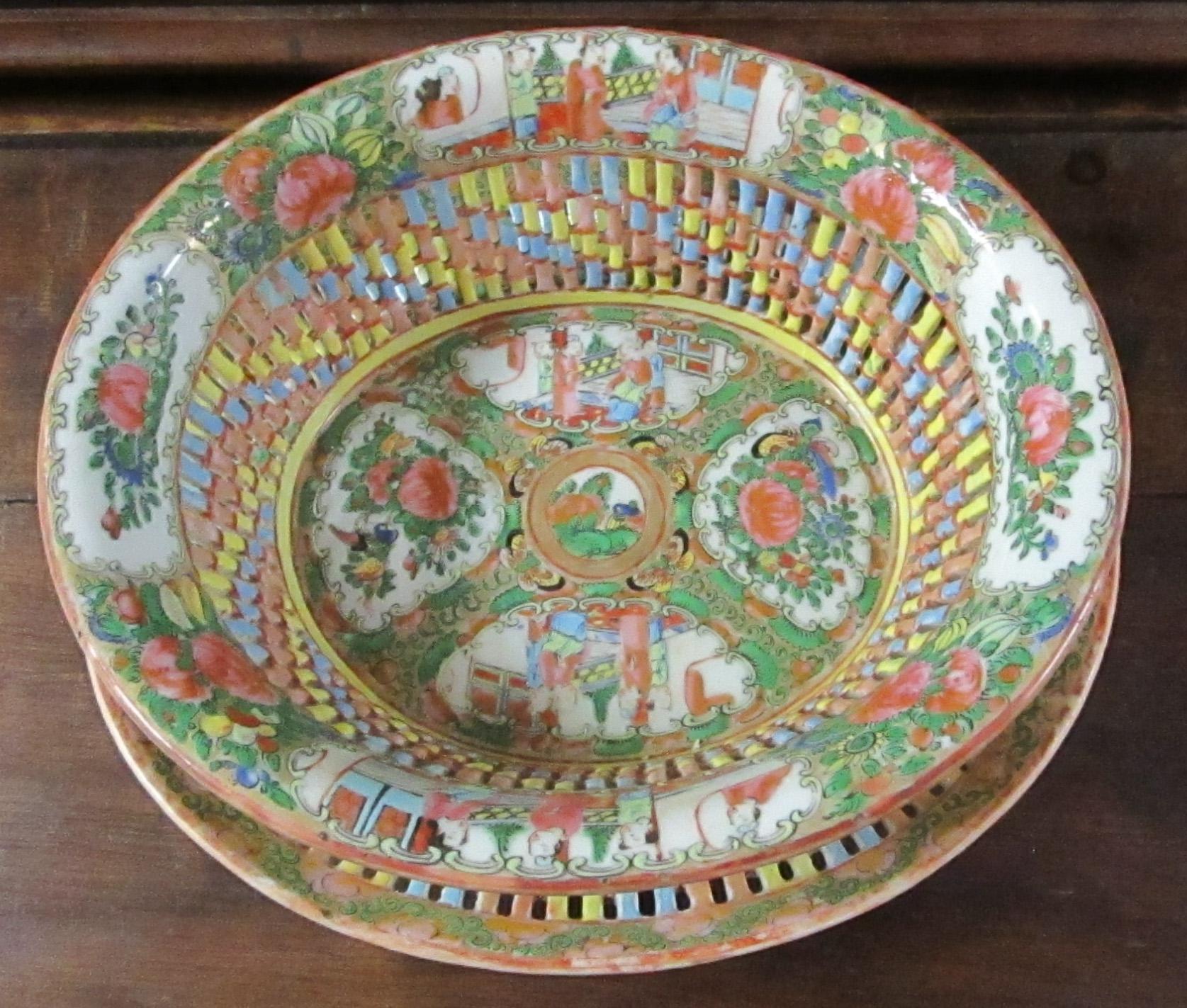 Mid-19th Century Chinese Rose Medallion Reticulated Porcelain Chestnut Basket with Underplate For Sale