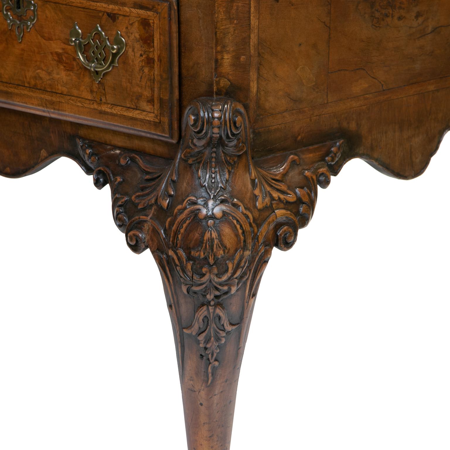 Bureau de partenaire en ronce de noyer du 19ème siècle de style Chippendale Bon état - En vente à Hixson, TN