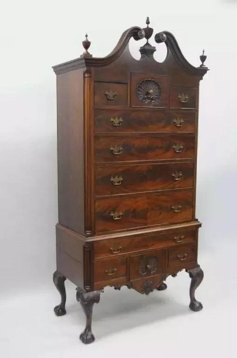 Cassettiera alta in stile Chippendale del XIX secolo, in mogano, con Ball e Claw in vendita 5