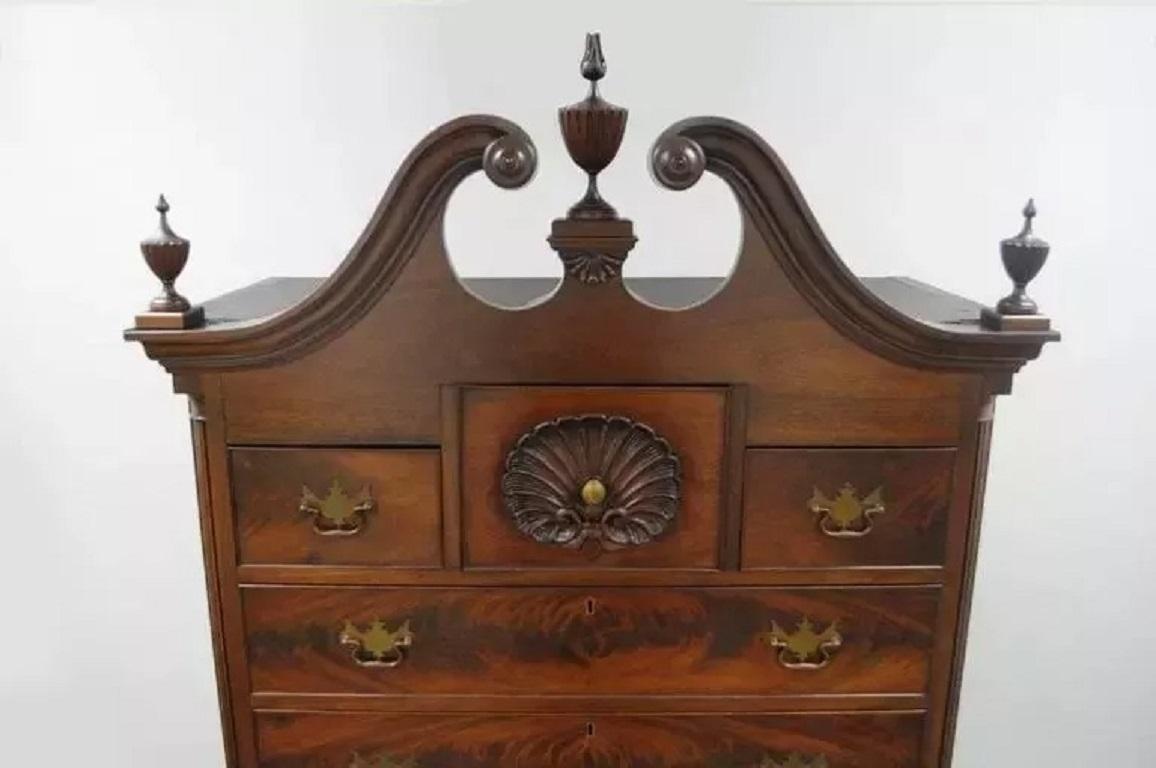 Sconosciuto Cassettiera alta in stile Chippendale del XIX secolo, in mogano, con Ball e Claw in vendita
