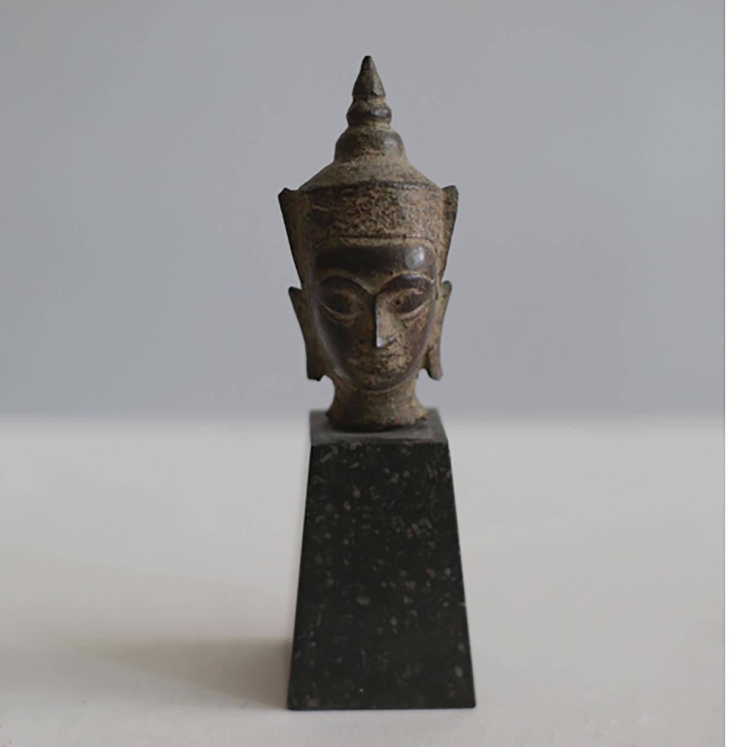 Sukhothai Style Bronze Head of Buddha Shakyamuni on Marble Base circa 1800s 10
