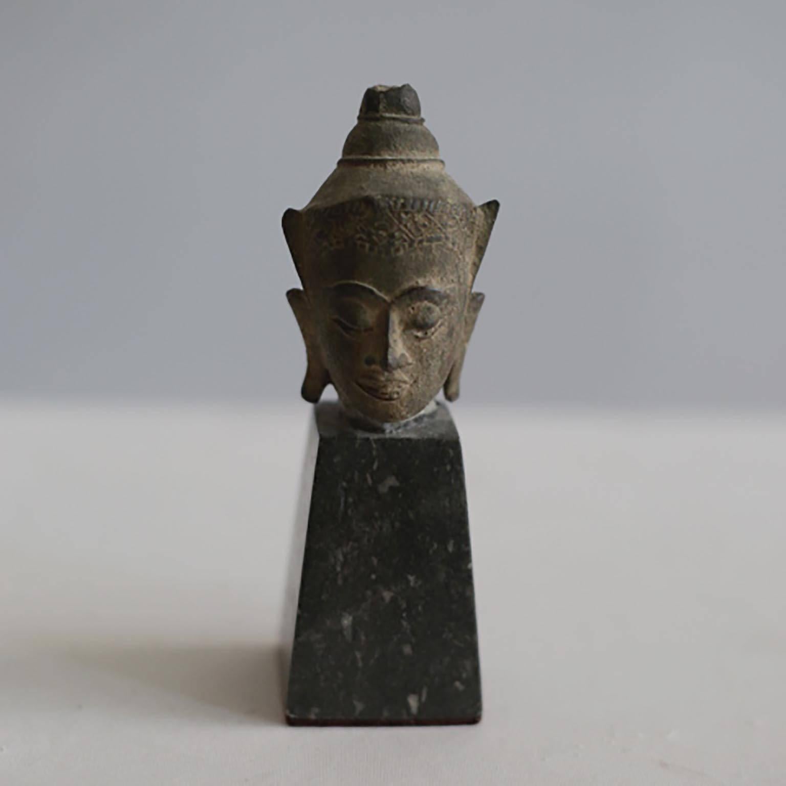 Sukhothai Style Bronze Head of Buddha Shakyamuni on Marble Base circa 1800s 12