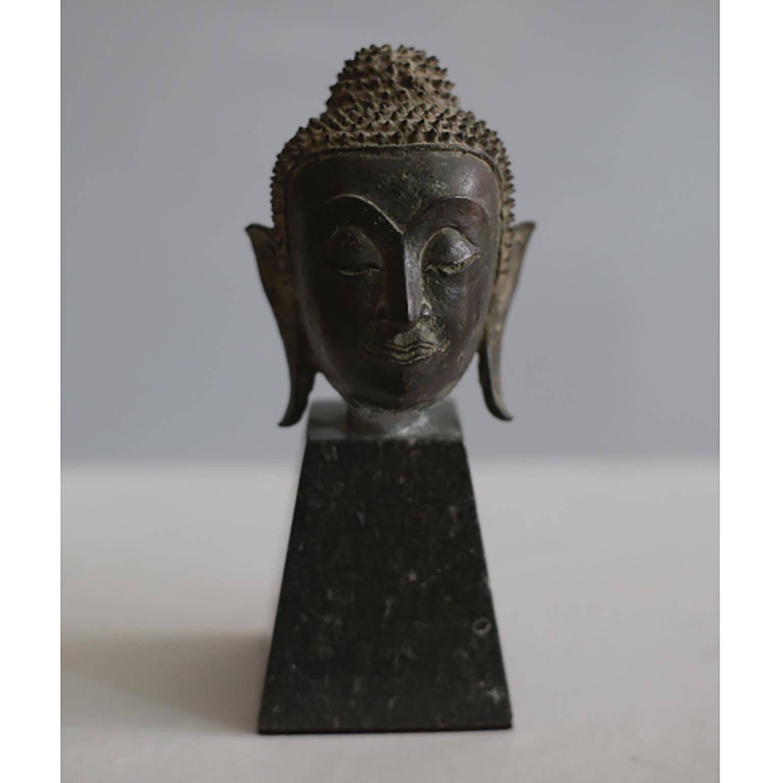 Sukhothai Style Bronze Head of Buddha Shakyamuni on Marble Base circa 1800s In Good Condition In San Francisco, CA