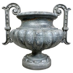 Urna de fundición gris plateada Corneau Frères Charleville del siglo XIX