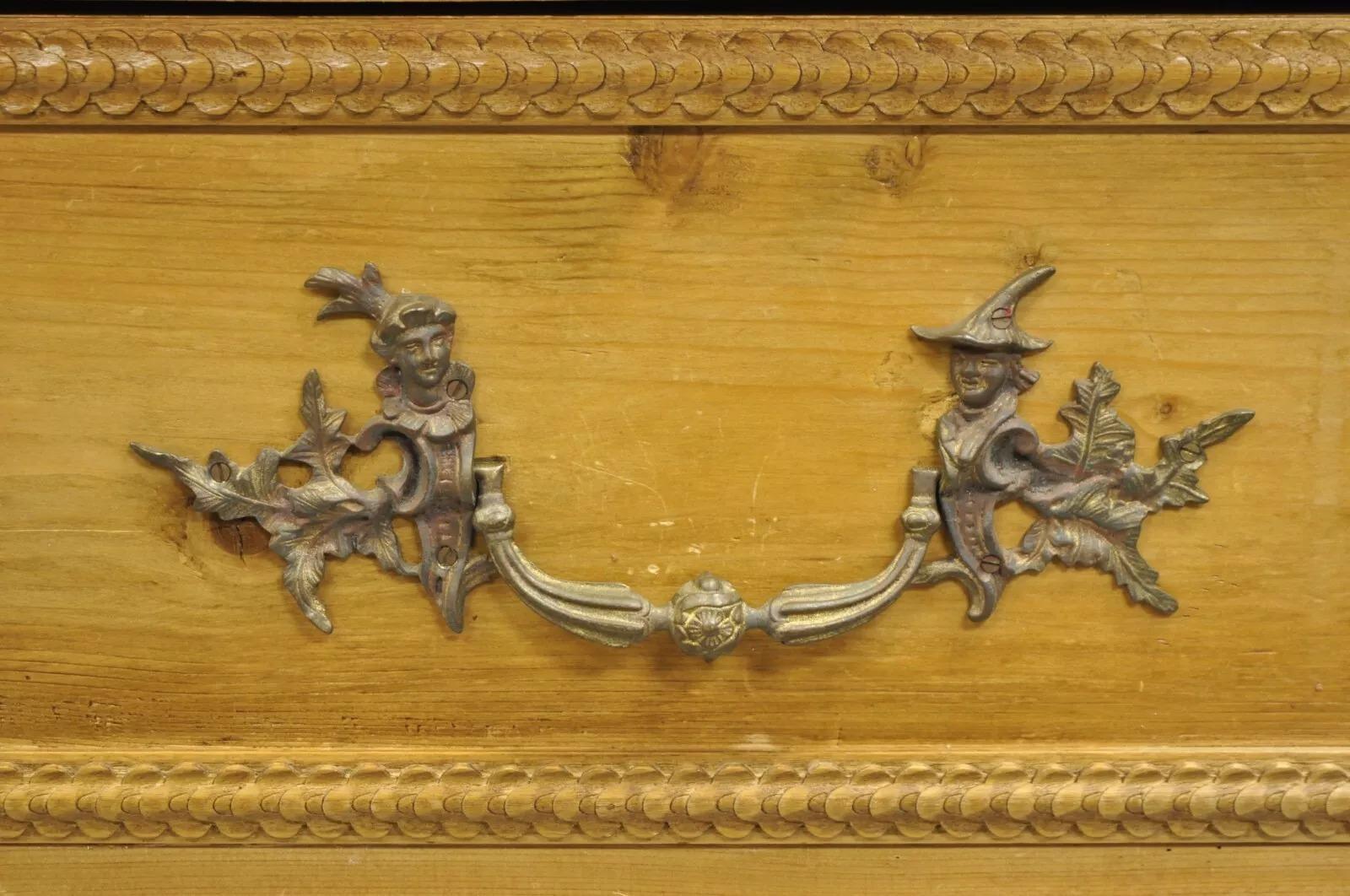Pino A.I.C., il comò a 2 cassetti in legno di pino della provincia francese del XIX secolo in vendita