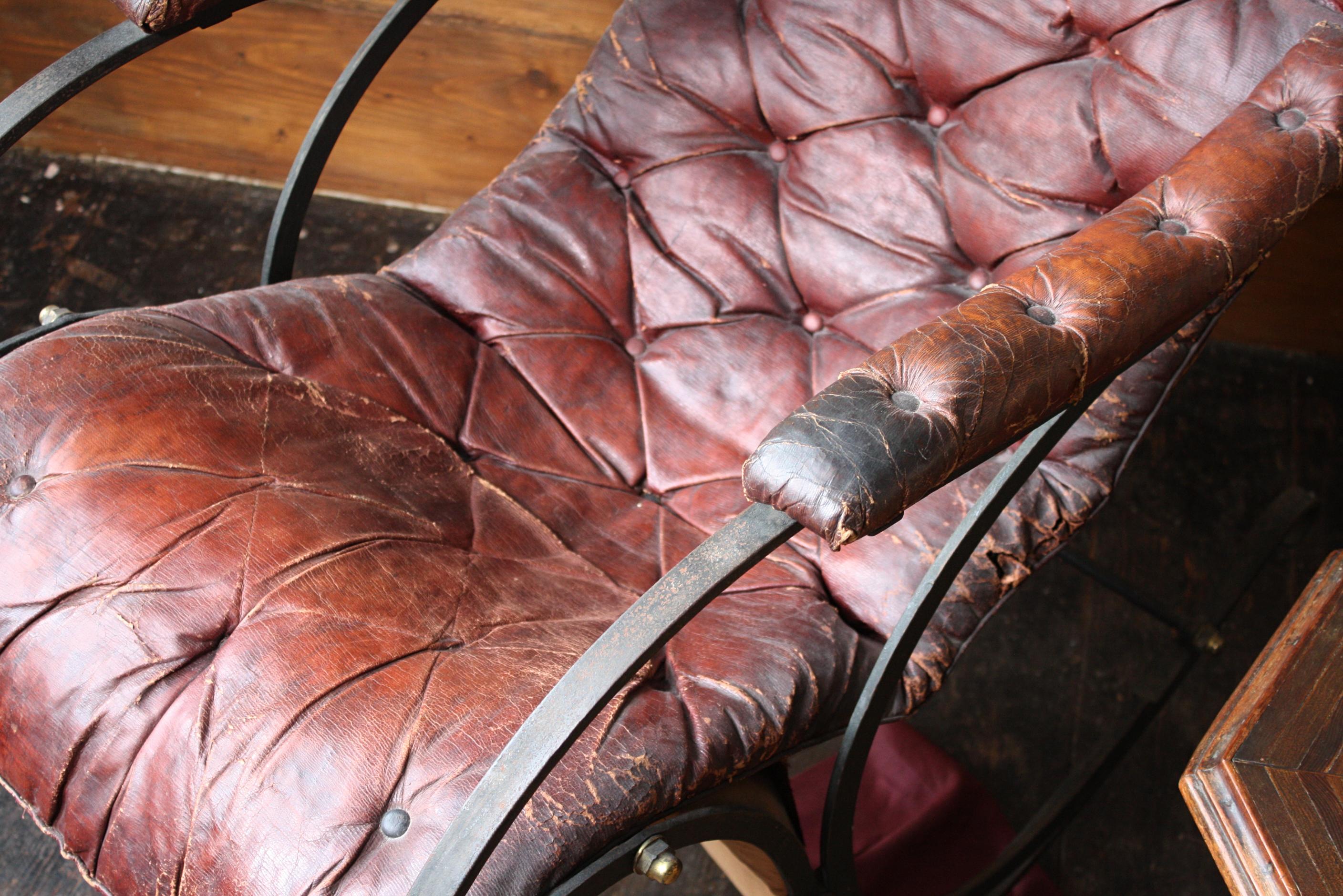 Anglais A.C. Campaigner I.C. Fauteuil à bascule en fer et cuir Ox Blood R.W. Winfield en vente