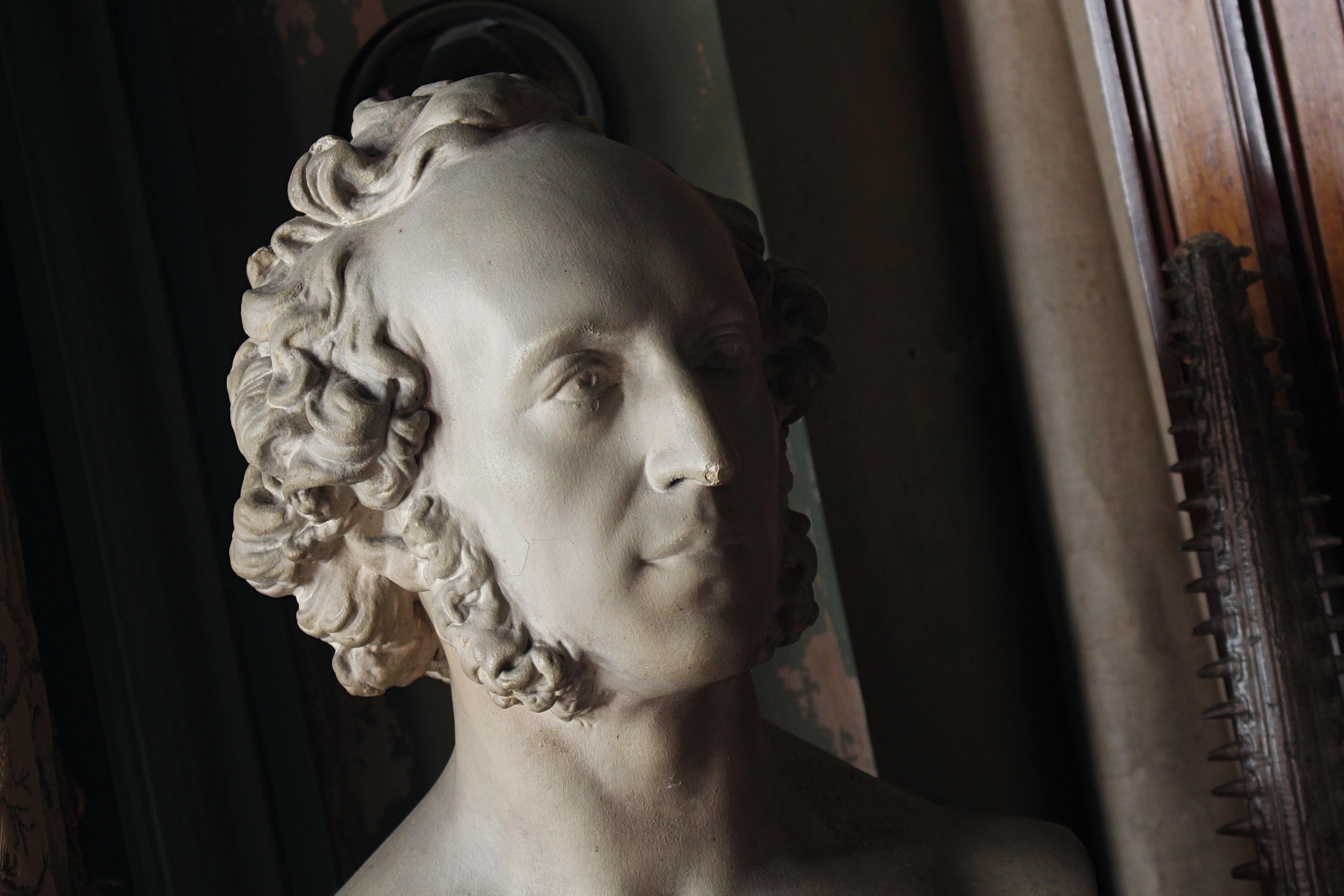 19. Jahrhundert Landhaus Bibliothek Gipsbüste des Komponisten Felix Mendelssohn im Zustand „Gut“ in Lowestoft, GB