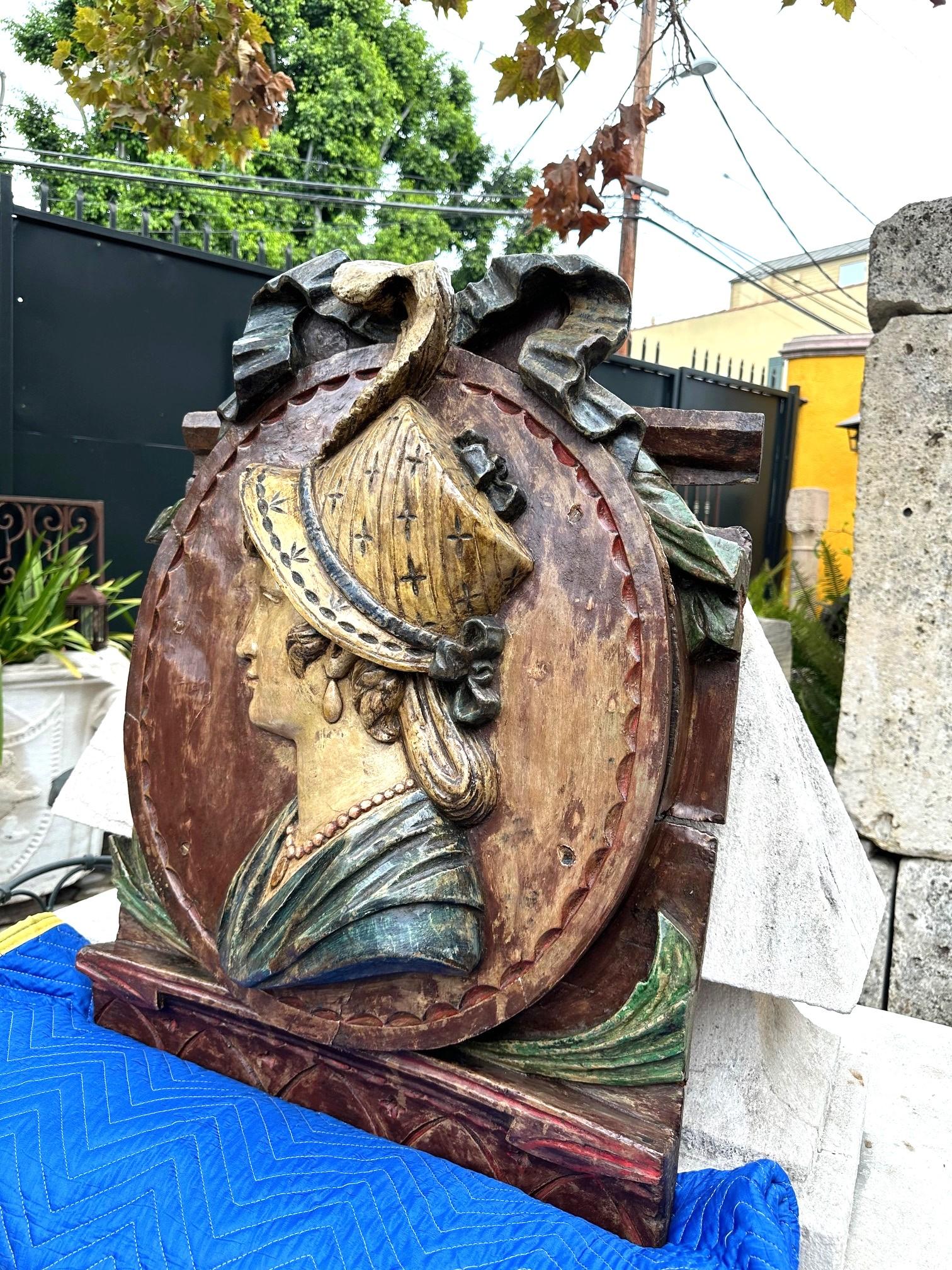 A.I.C. Medaglione a forma di chiatta Marittima Maria Legno Londra Placca d'Arte Antiques in vendita 3