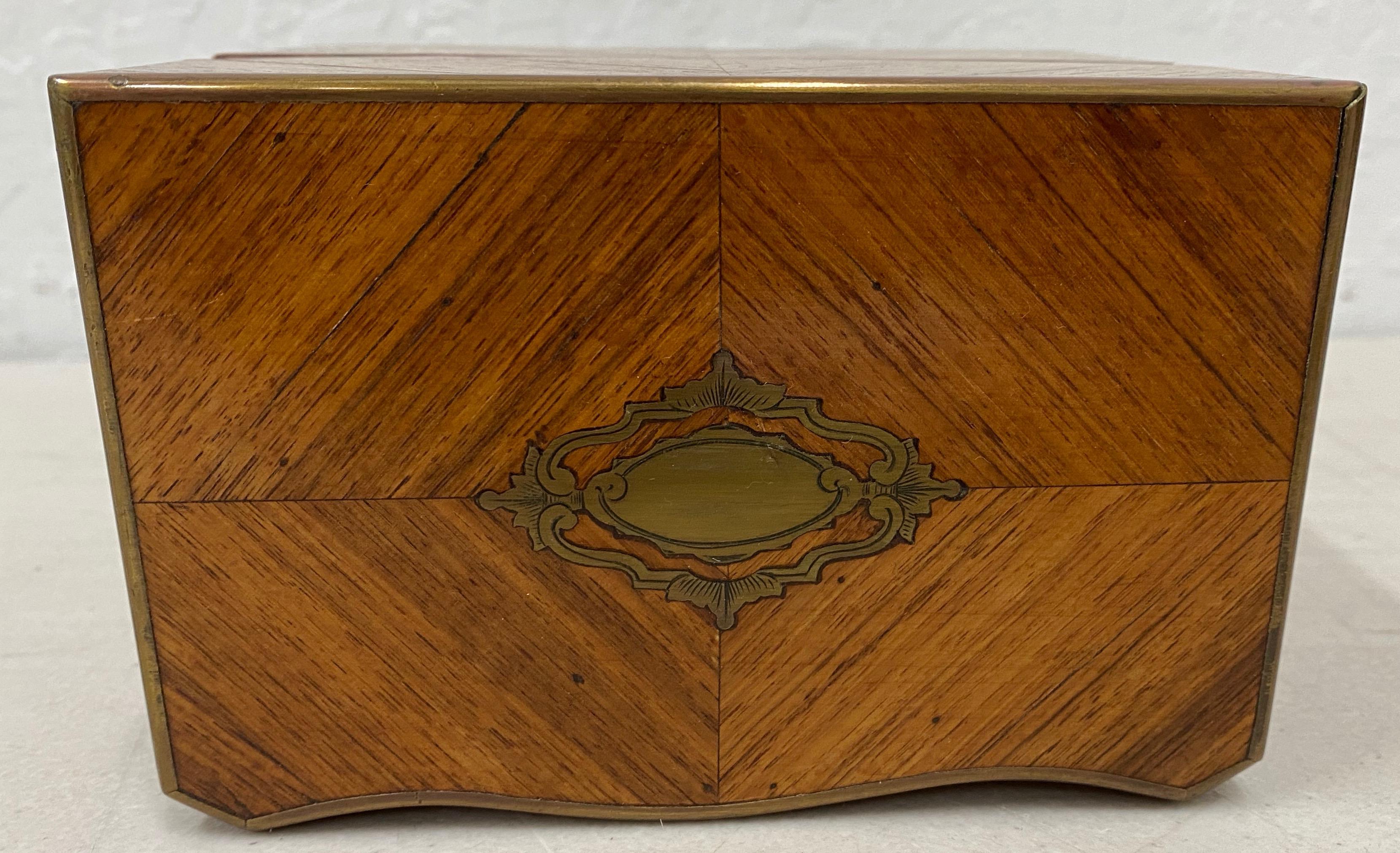 19th Century Cross Banded Mahogany Box with Brass Inlay In Good Condition For Sale In San Francisco, CA