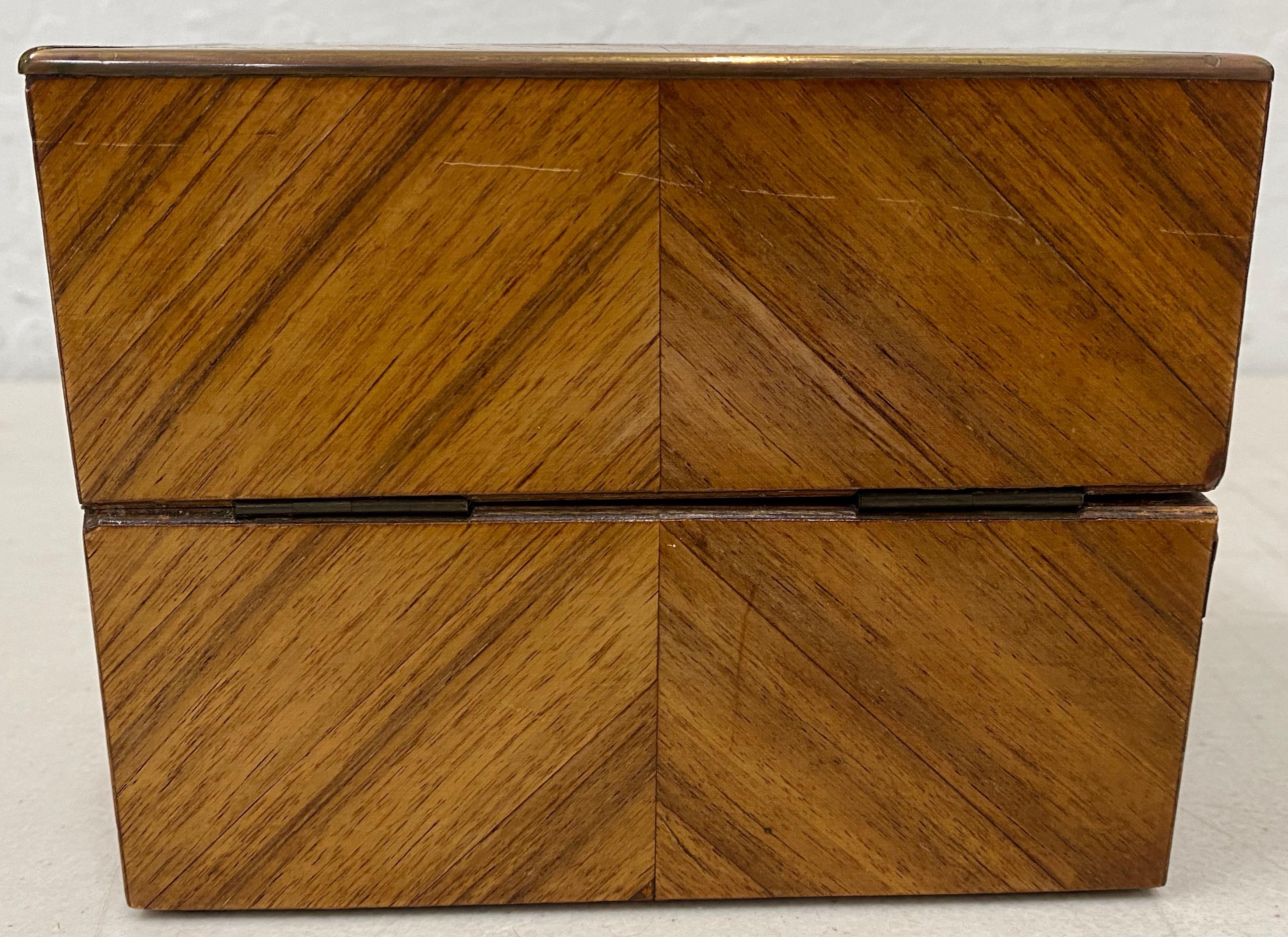 Mahagoni-Schachtel aus dem 19. Jahrhundert mit Kreuzband und Messingintarsien im Angebot 1