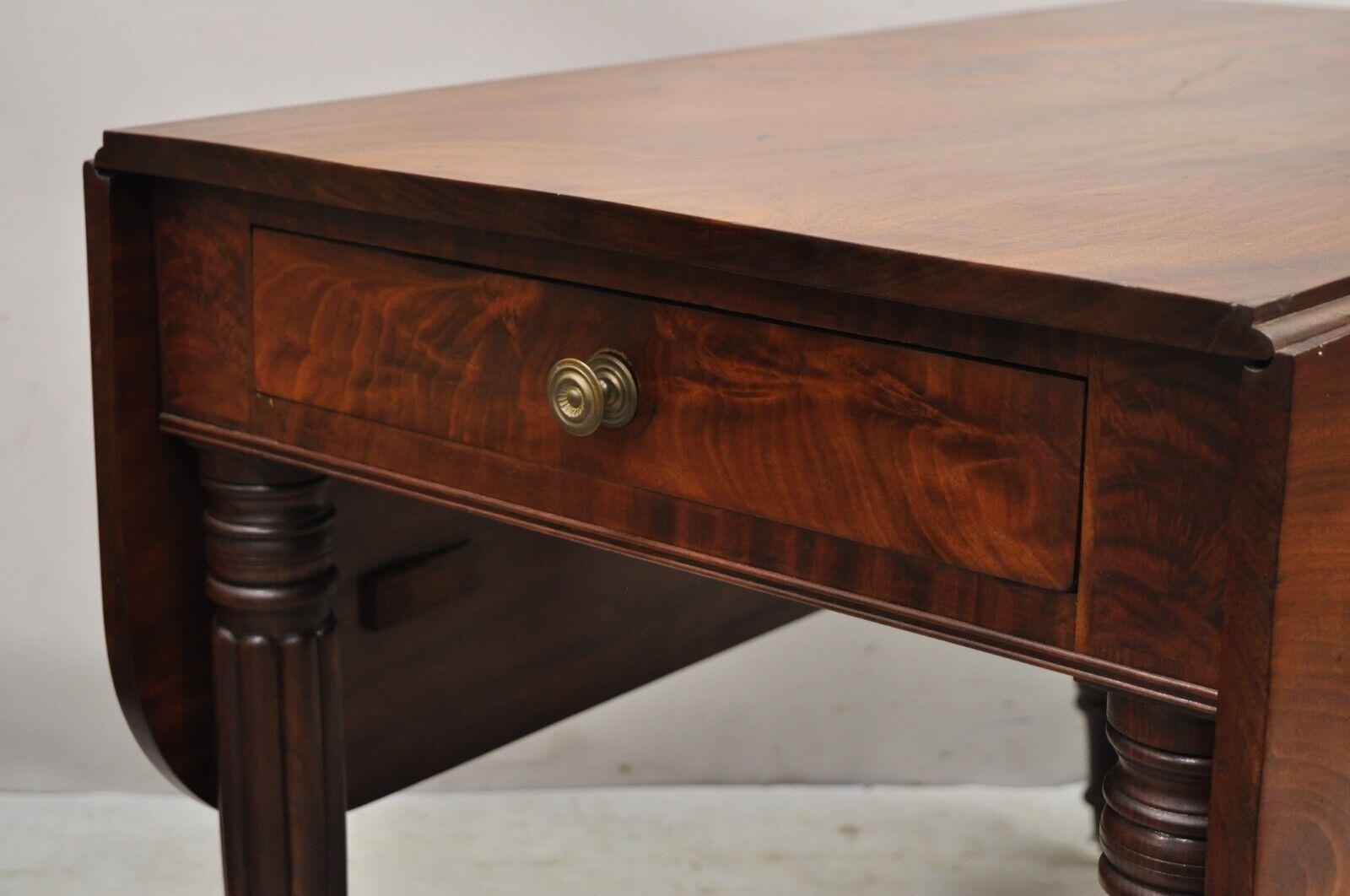 19th C Crotch Mahogany Federal Drop Leaf Breakfast Dining Table with Drawer In Good Condition For Sale In Philadelphia, PA