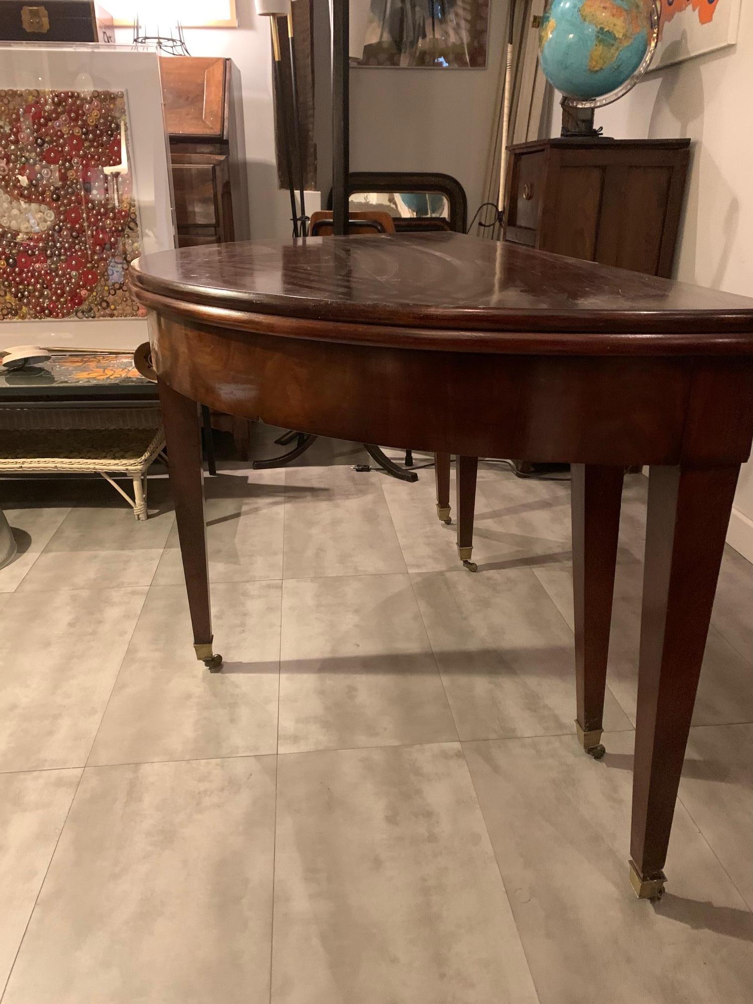 Français Directoire Demi-Lune du 19ème siècle en bois de chêne et placage  Table de salle à manger en vente