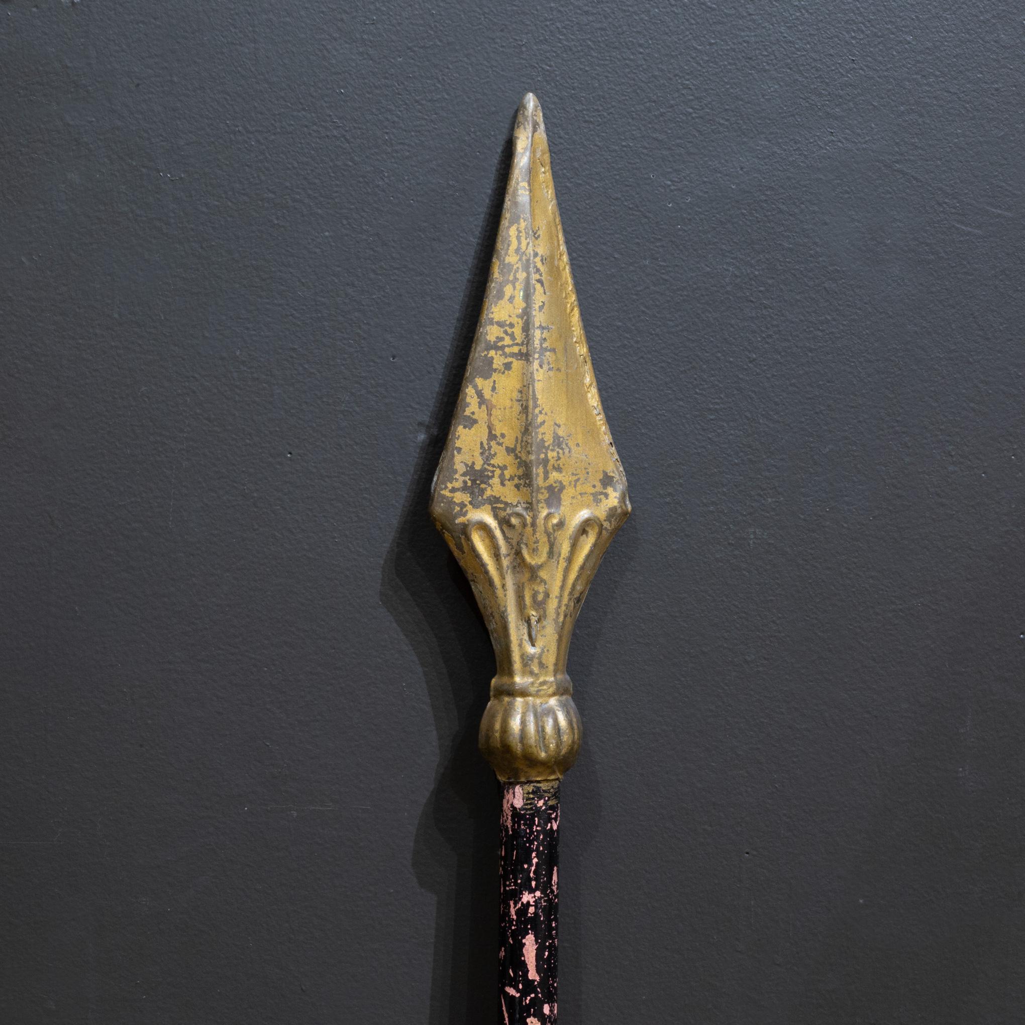 À PROPOS DE

Un mât de drapeau en bois français du 19e siècle avec une lance en toleware. 

    CREATEUR Inconnu. Fabriqué en France.
    A.I.C. c.1800s. 
    MATÉRIAUX ET TECHNIQUES Toleware, Wood.
    CONDITION Bon. Usure conforme à l'âge et à