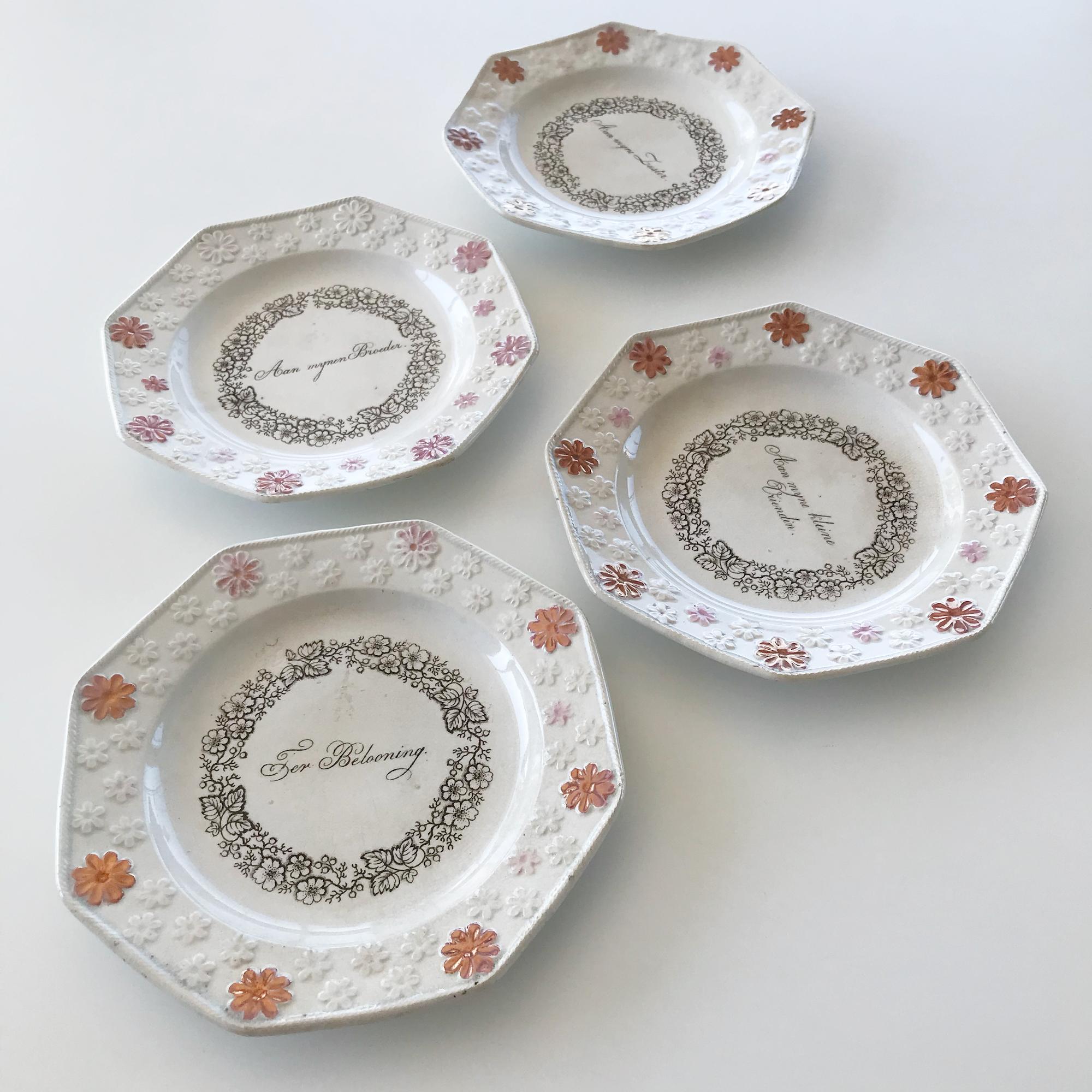 Assiettes octogonales hollandaises du 19ème siècle - Lot de 4 assiettes anciennes en vente 3