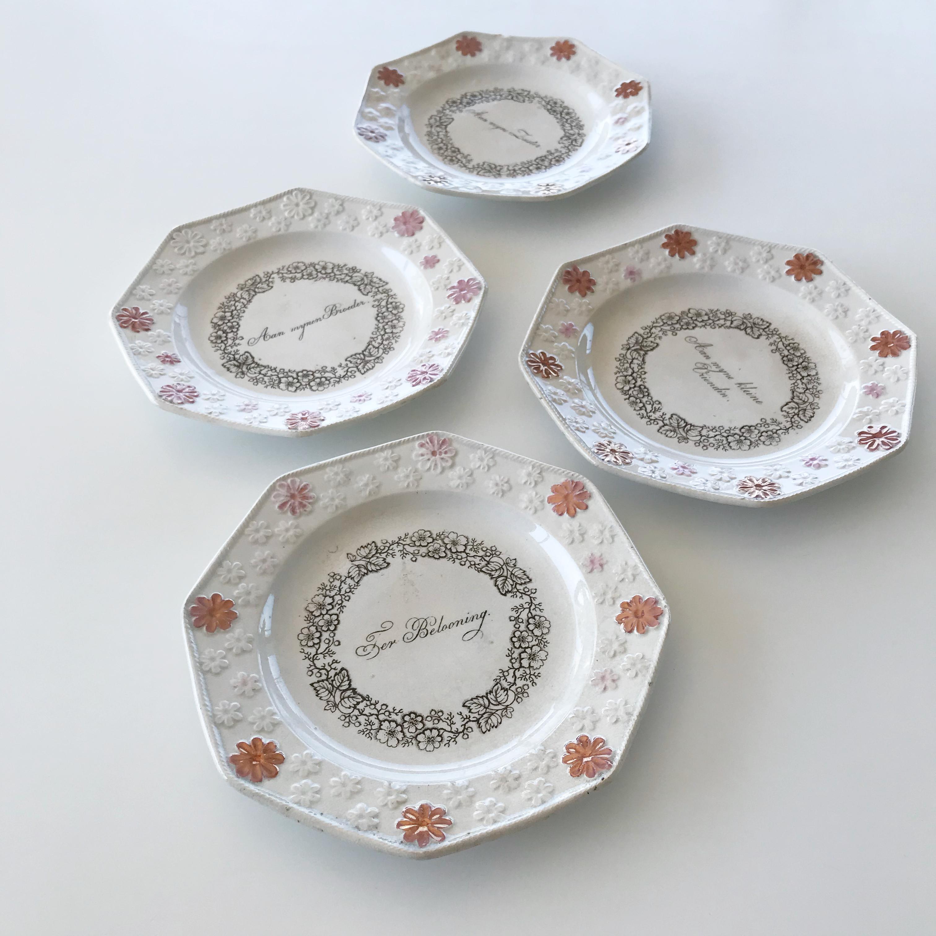 Assiettes octogonales hollandaises du 19ème siècle - Lot de 4 assiettes anciennes en vente 4