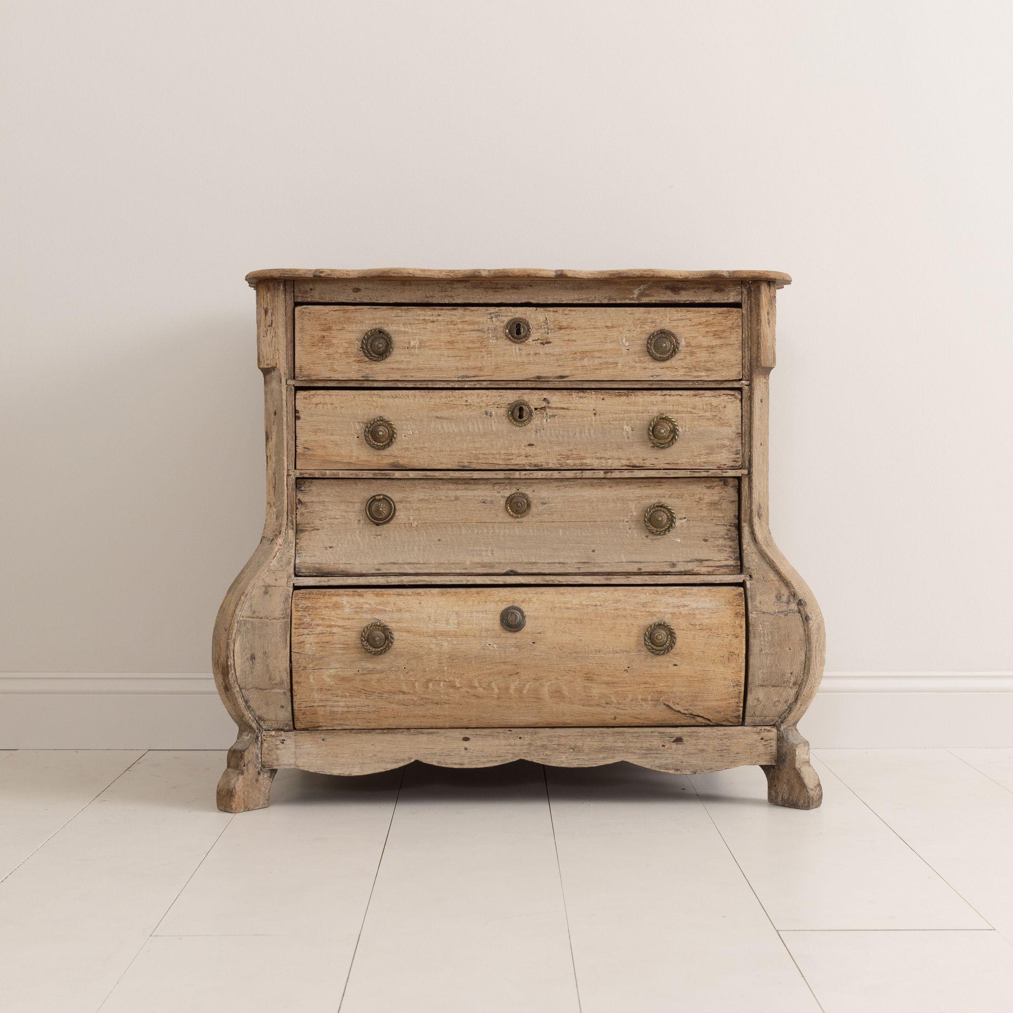 A Dutch Rococo commode from the 19th century in original patina with Bombay shape and scalloped top.