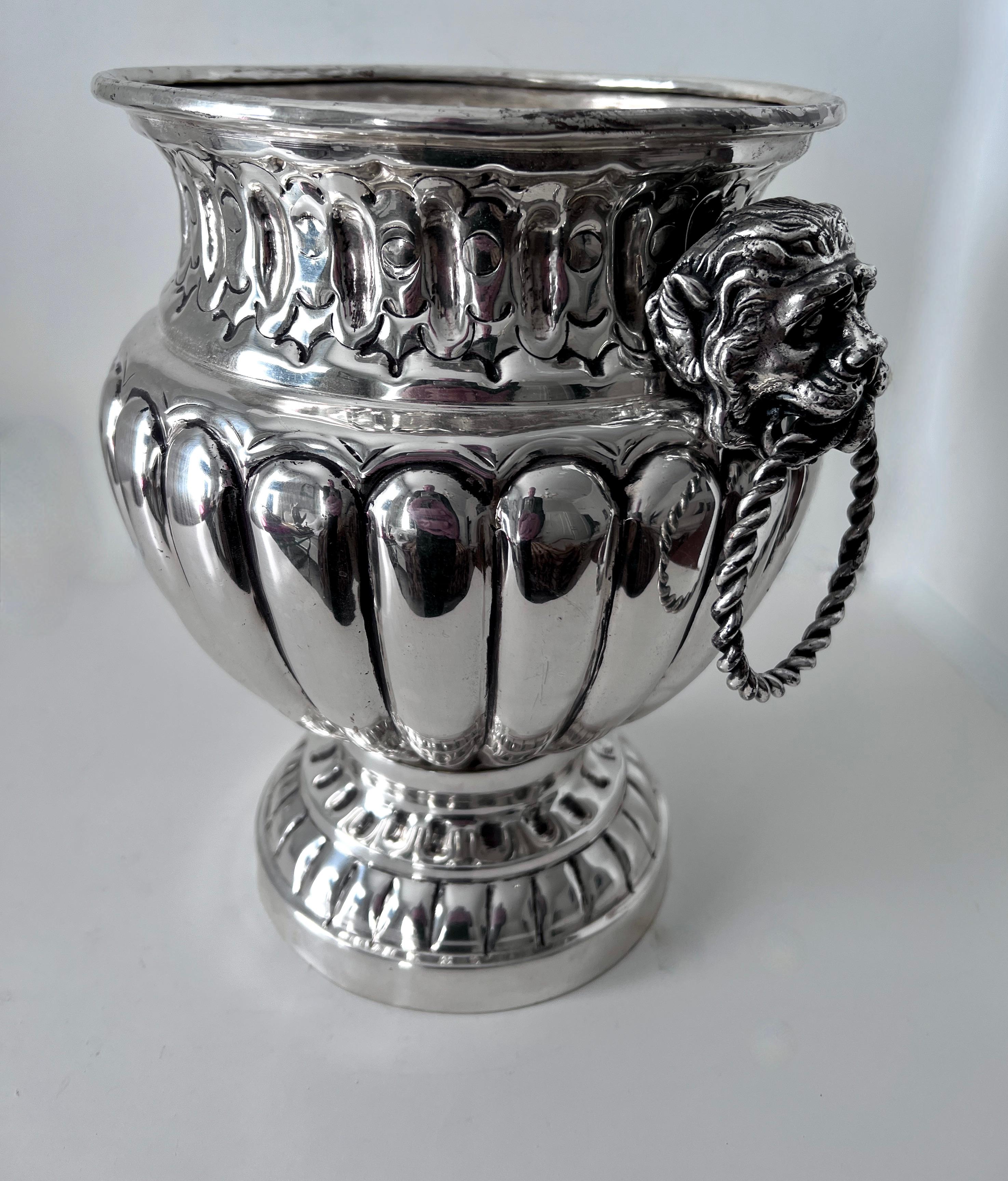 19th C .Dutch Silver Plate Ribbed Repoussé Champagne Ice Bucket with Lion Handle For Sale 1