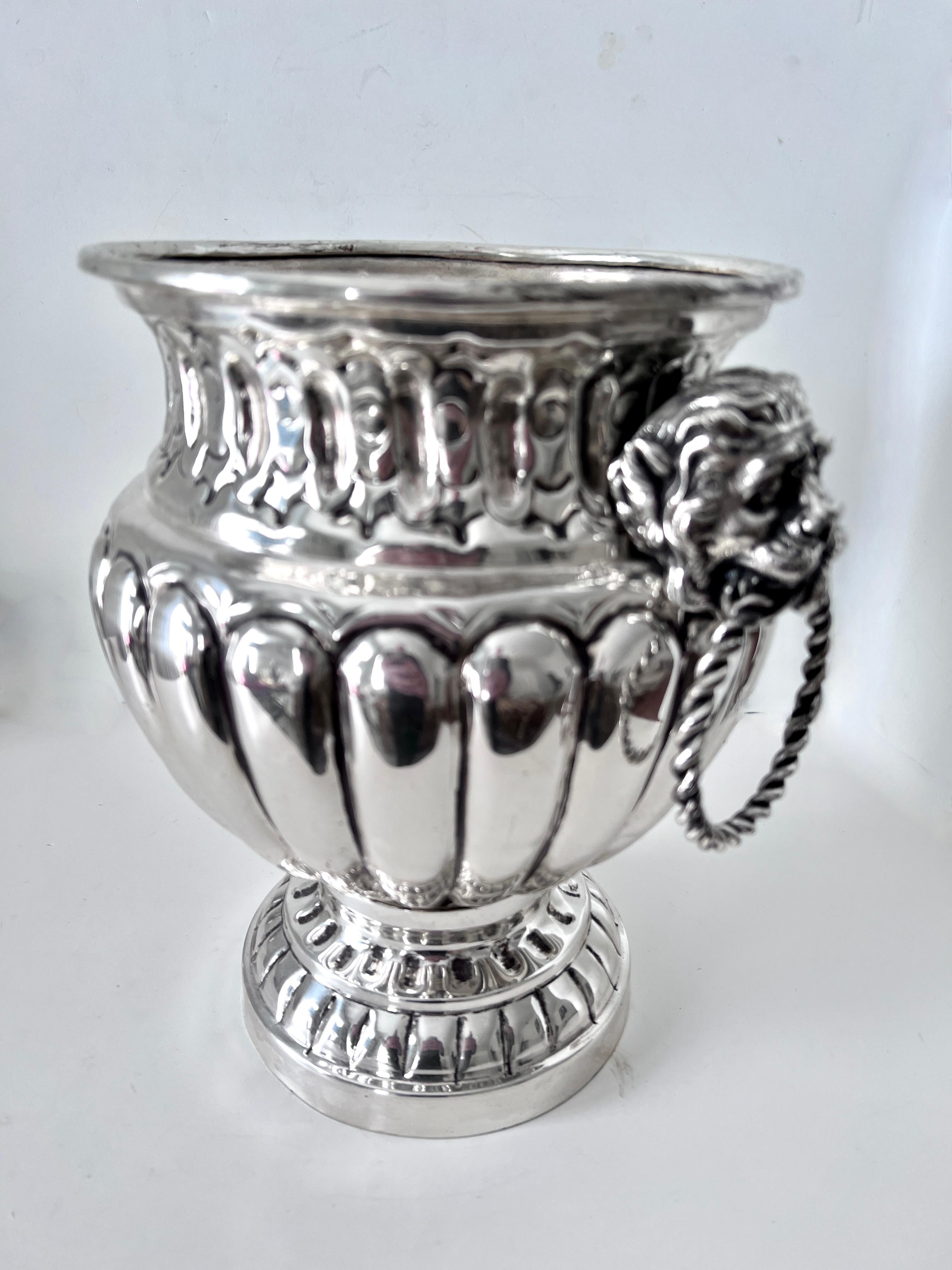 19th C .Dutch Silver Plate Ribbed Repoussé Champagne Ice Bucket with Lion Handle For Sale 2