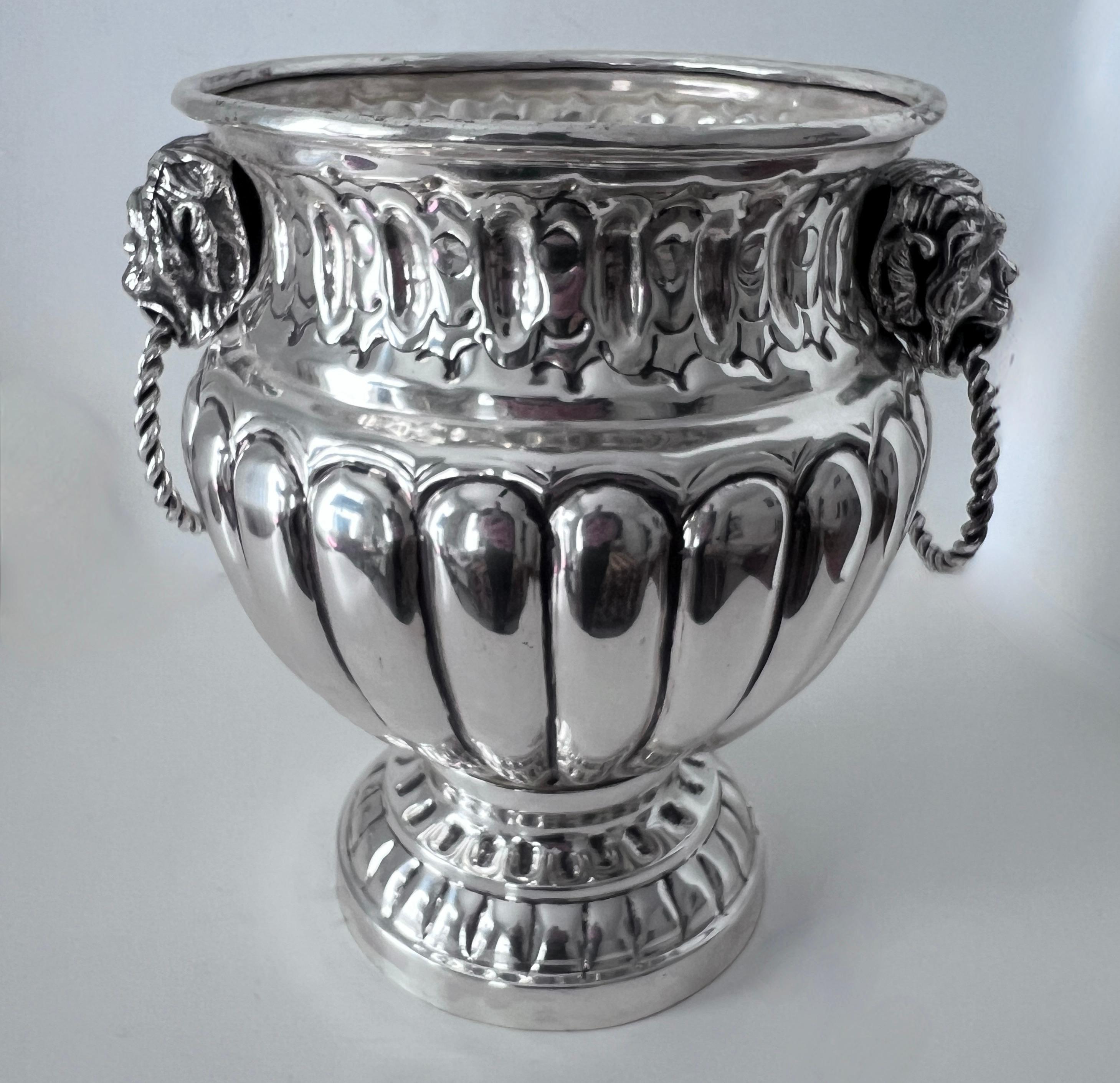 19th C .Dutch Silver Plate Ribbed Repoussé Champagne Ice Bucket with Lion Handle For Sale 3