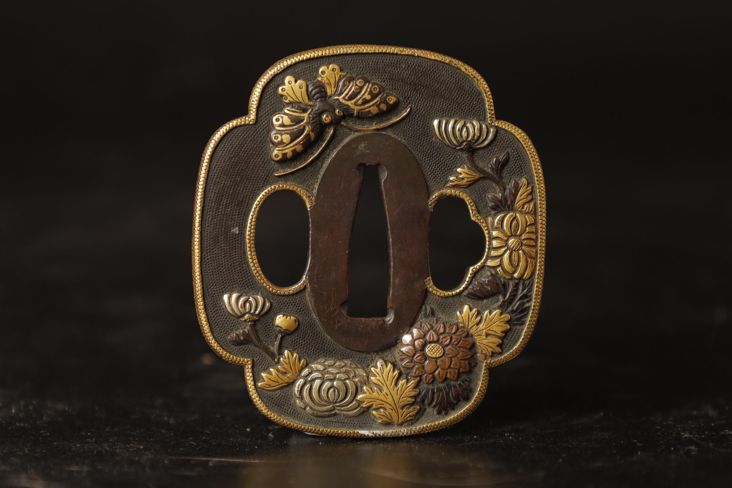 19th Century (Edo-Meiji Period) Samurai Wakizashi Sword and Scabbards 4