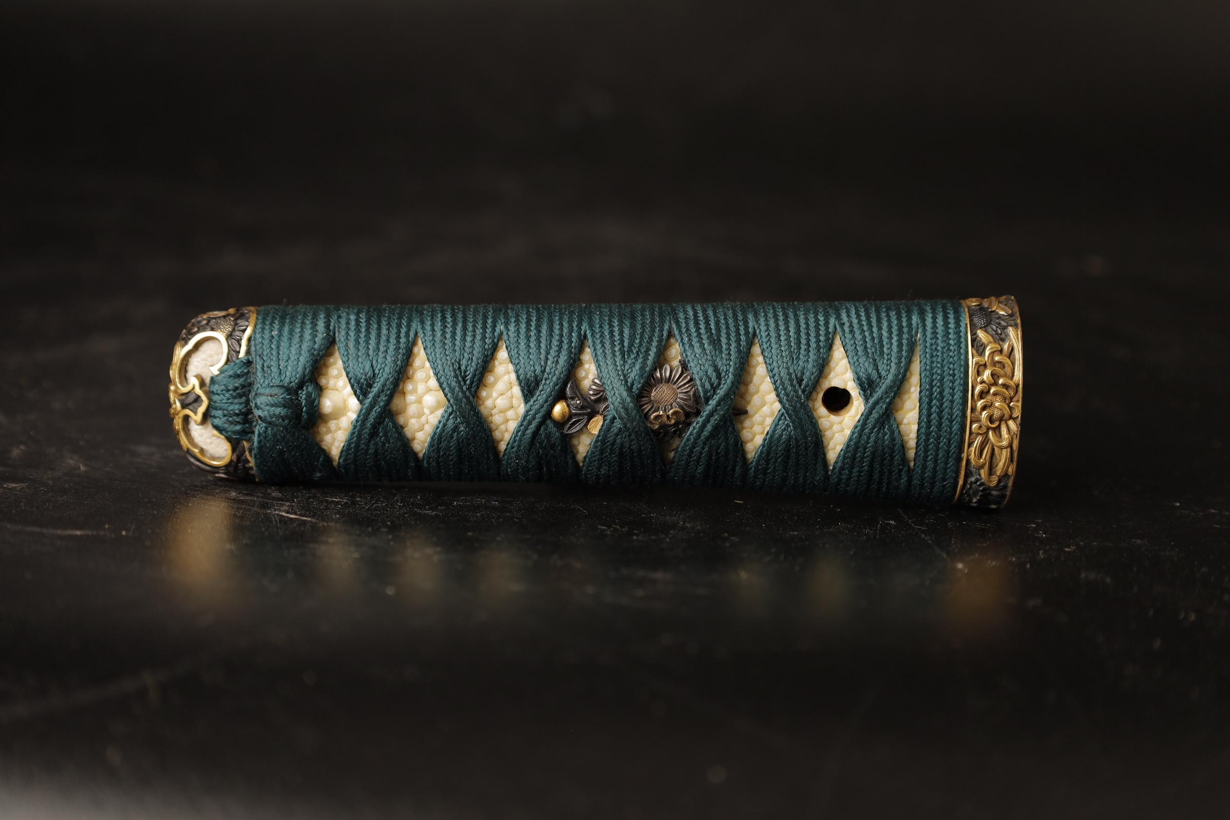19th Century (Edo-Meiji Period) Samurai Wakizashi Sword and Scabbards 8