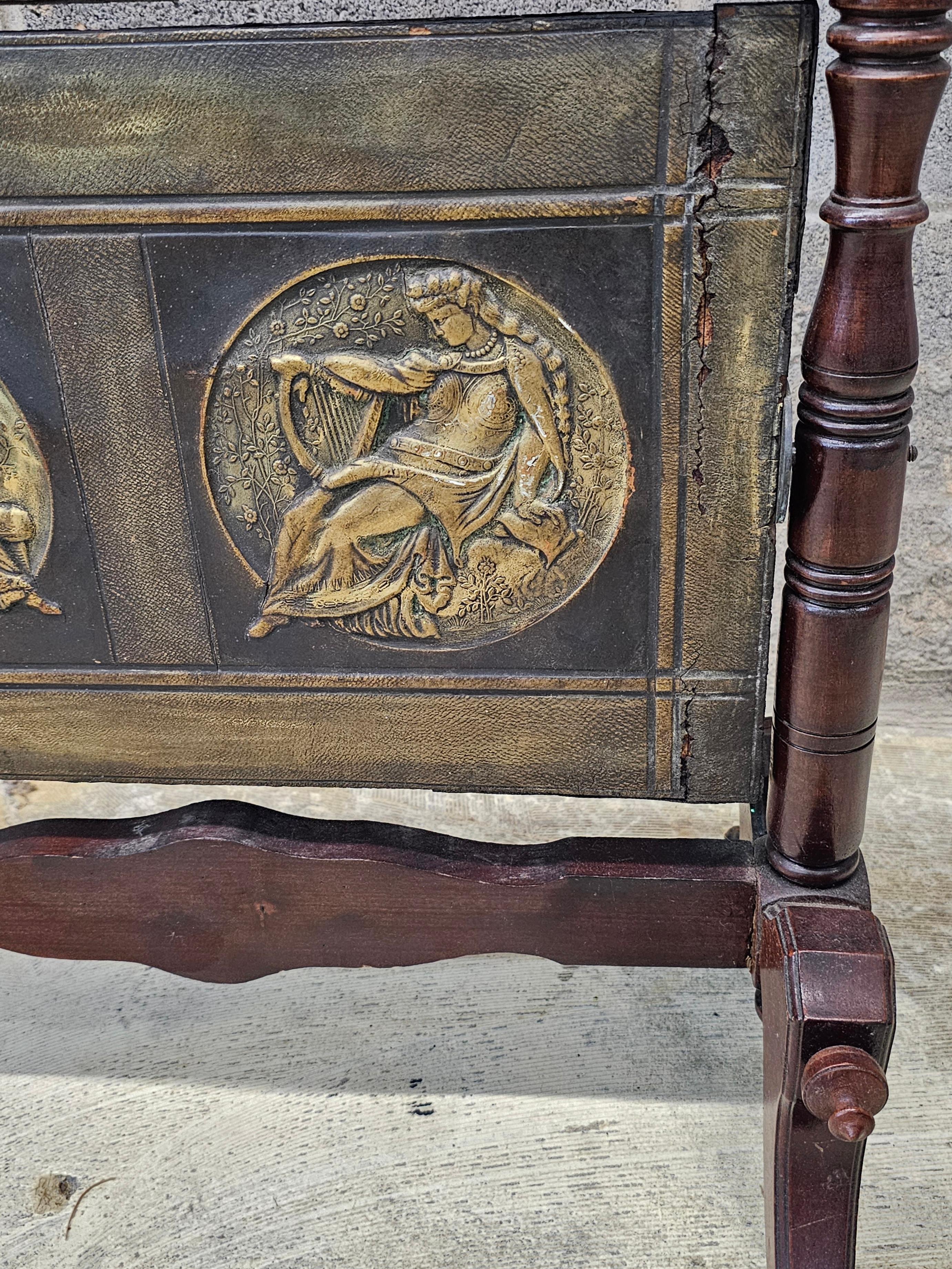 Pantalla de fuego figurativa pivotante doble de latón y metal de caoba eduardiana del s. XIX Desconocido en venta