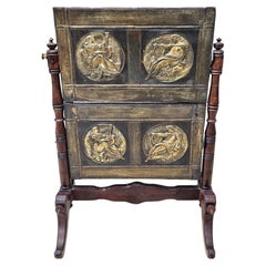 A.I.C. Edwardian Mahogany Brass & Metal Double Pivoting Figural Fire Screen (Écran de cheminée figuratif à double pivot)
