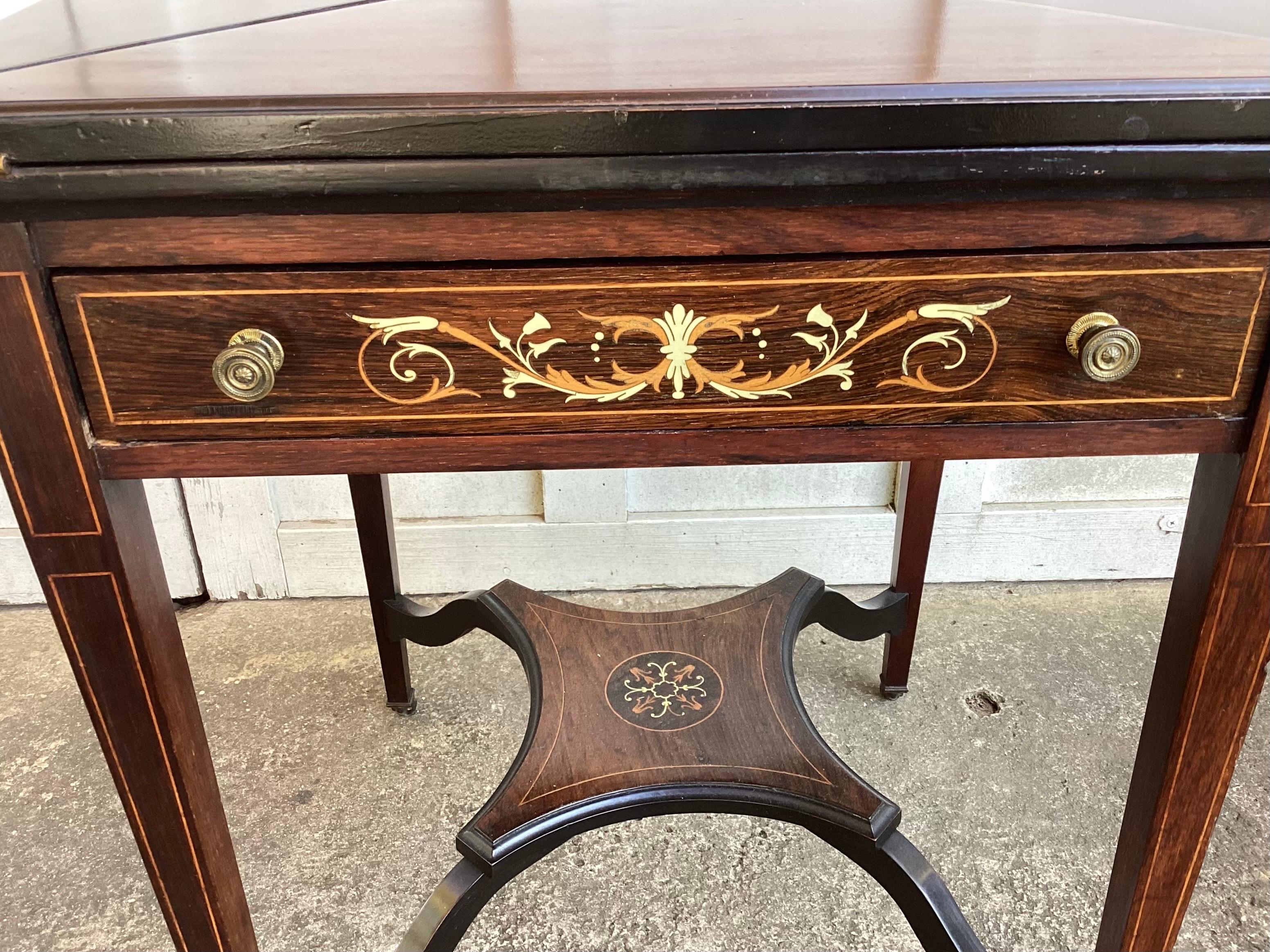 Mesa de juegos con tapa plegable y pañuelo de palisandro eduardiano del s. XIX Eduardiano en venta