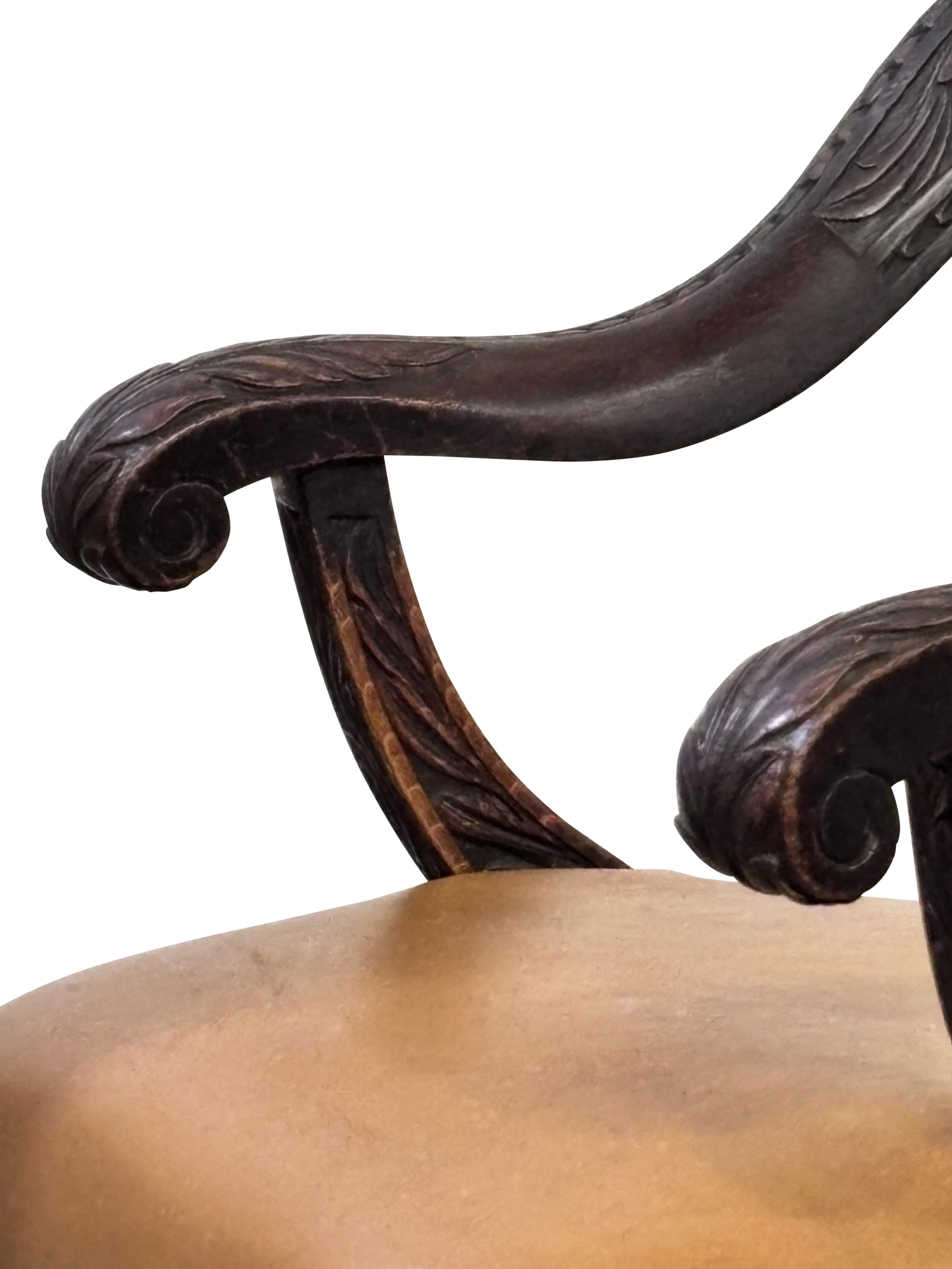 Silla de oficina de roble americano del s. XIX elaboradamente tallada c. 1895 Tallado en venta