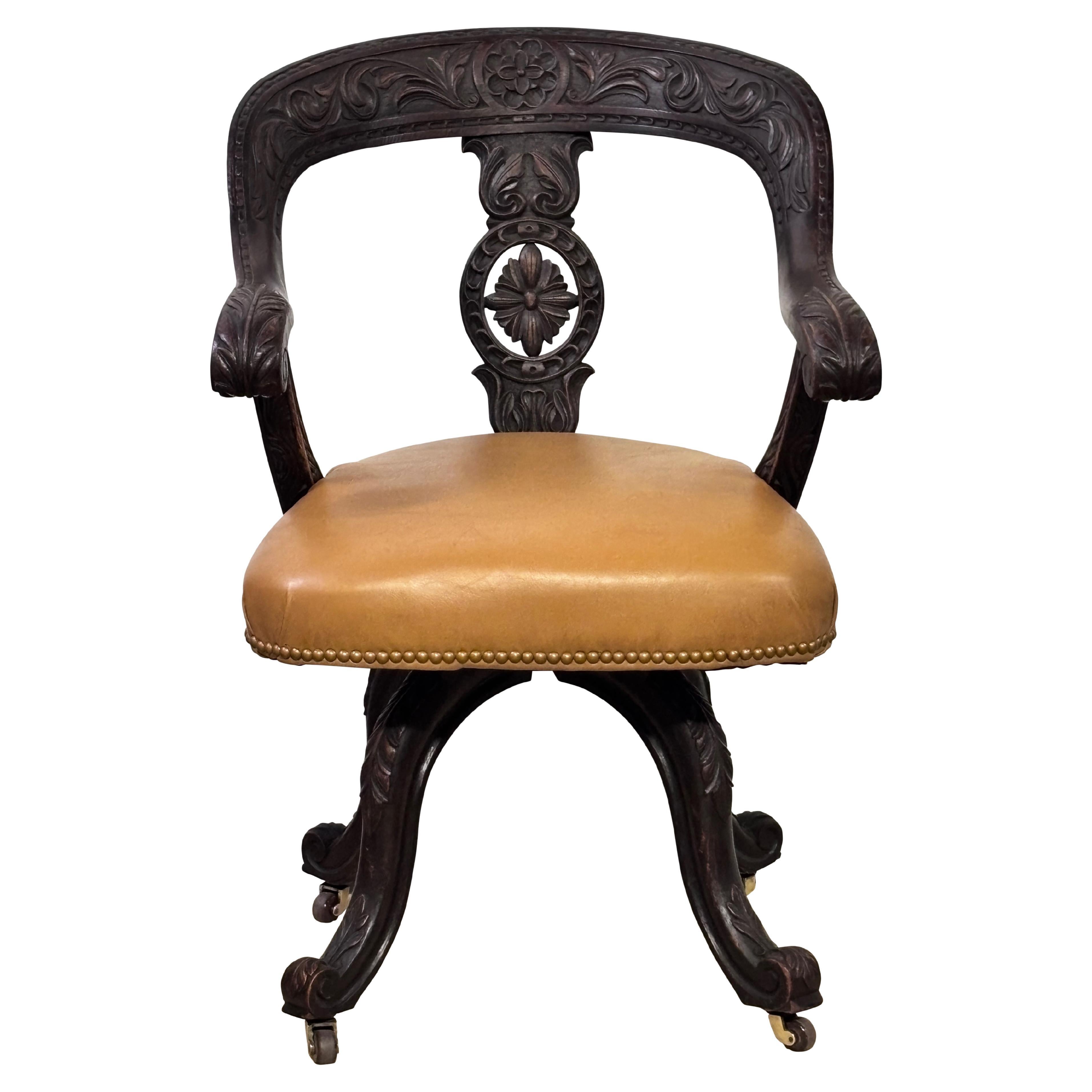 Silla de oficina de roble americano del s. XIX elaboradamente tallada c. 1895 en venta