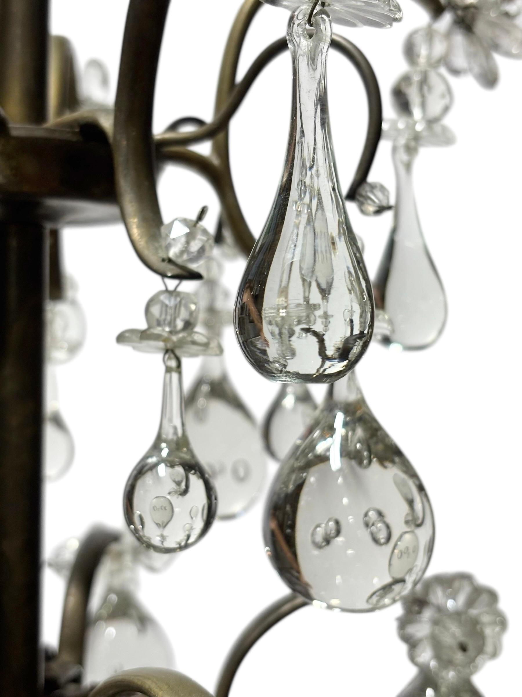 Candelabro de gota de vidrio soplado electrificado del siglo XIX Latón en venta