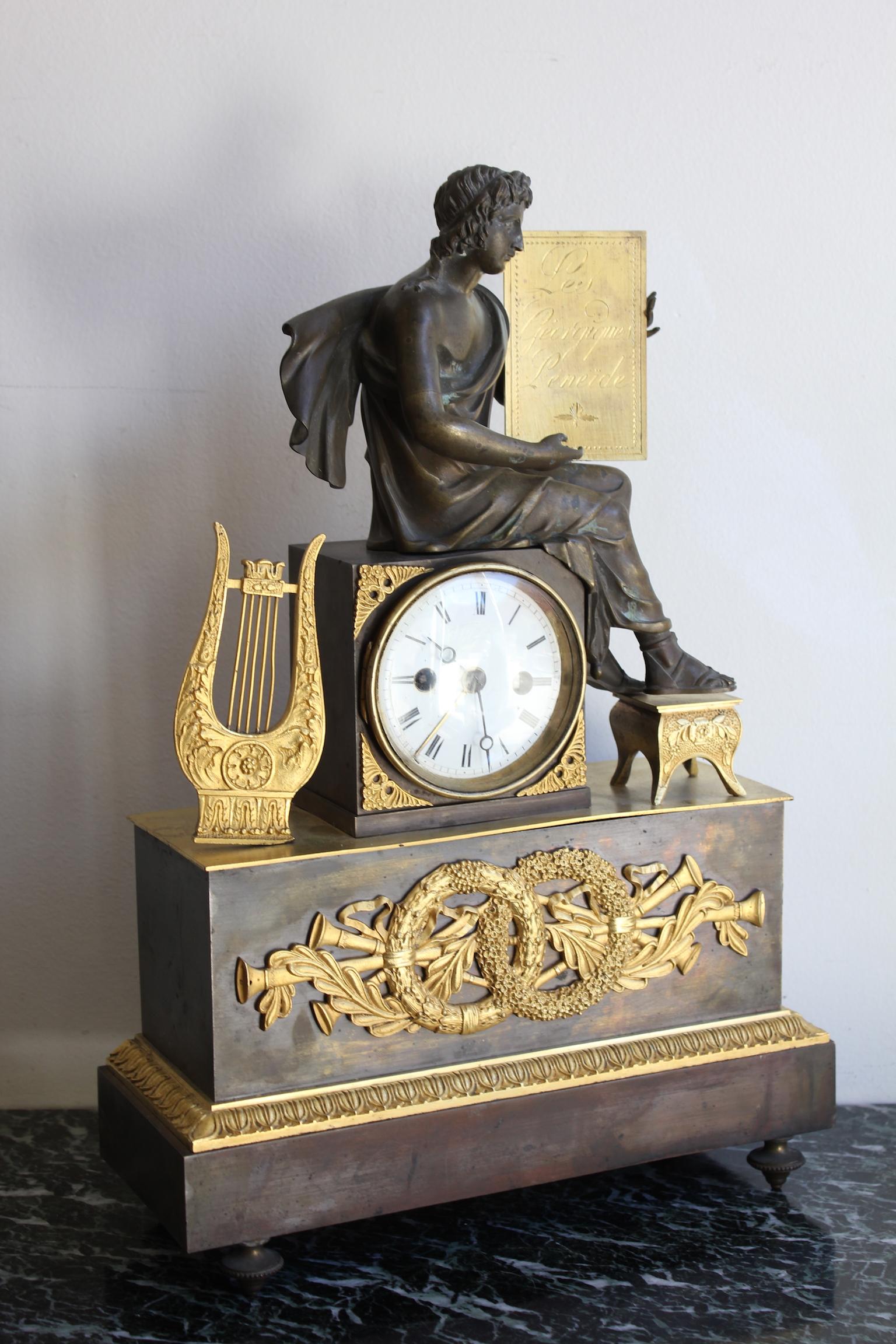 Empire period clock in gilded bronze. Good condition. Empire movement with Pendulum and bell integrated, in working order. To adjust.
Dimensions: Width 28.5cm, height 42.5cm, depth 11cm.
