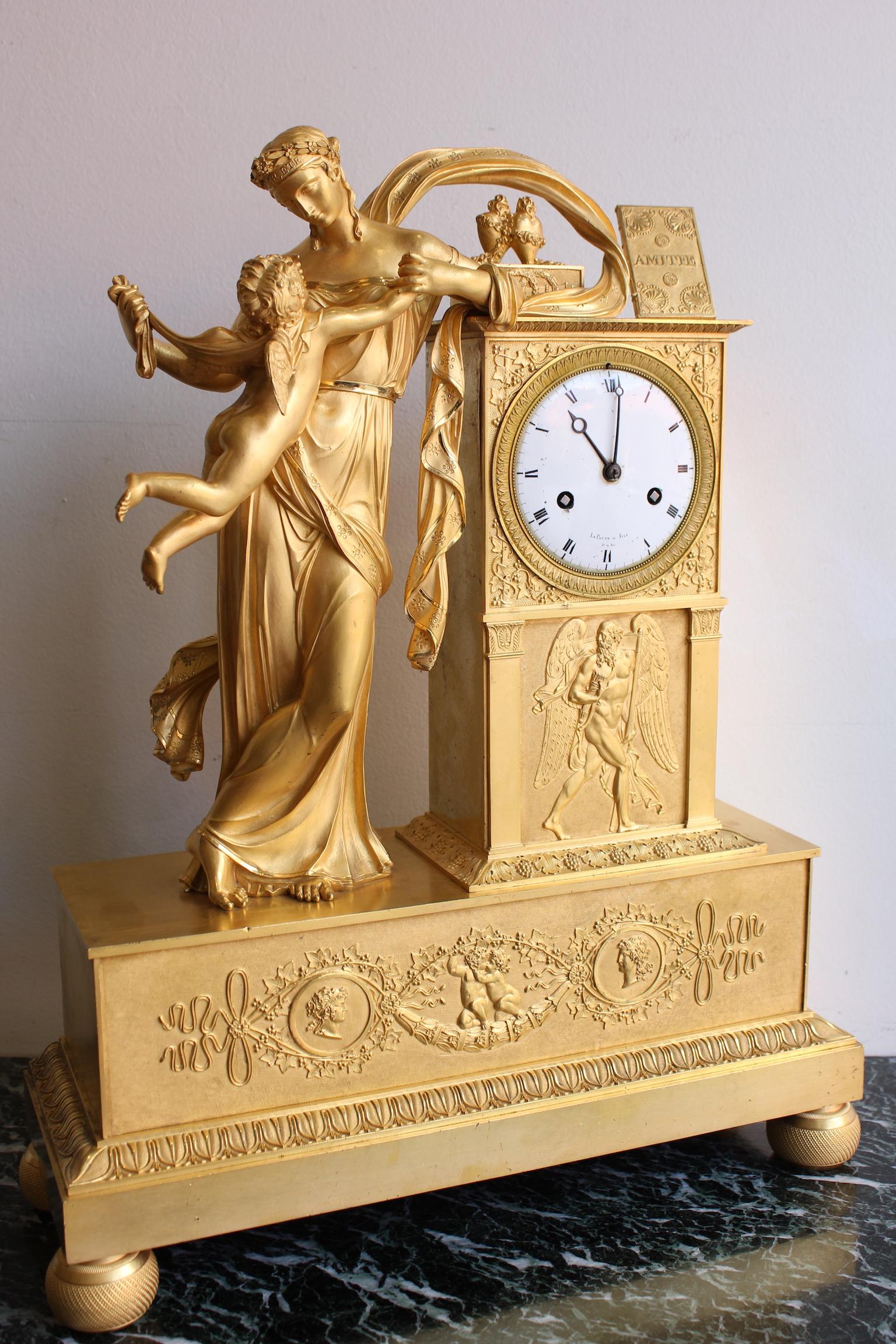 19th century Empire clock representing a woman with a winged love.
Lepaute movement in perfect condition.
Wire movement with its pendulum.
Original gilding.
Dimensions: L 36cm, H 46cm, D 13cm.