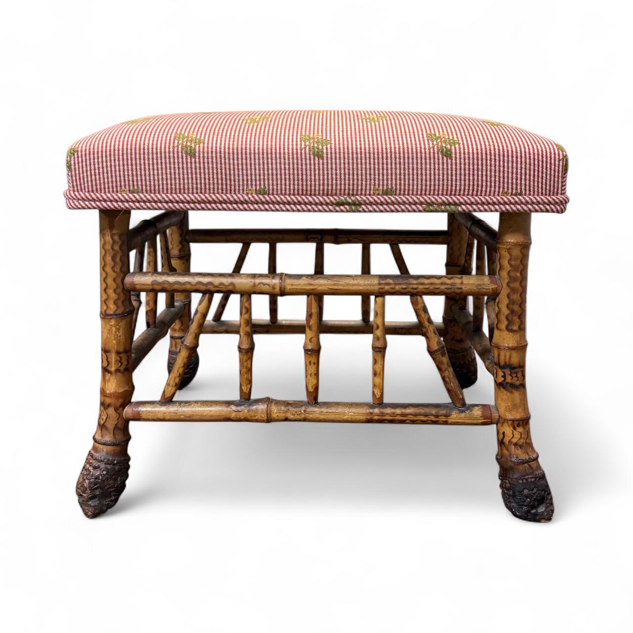 19. Jahrhundert. English Aesthetic Movement Gebrannte Bambuswurzel Form Hocker / Ottomane (Englisch) im Angebot