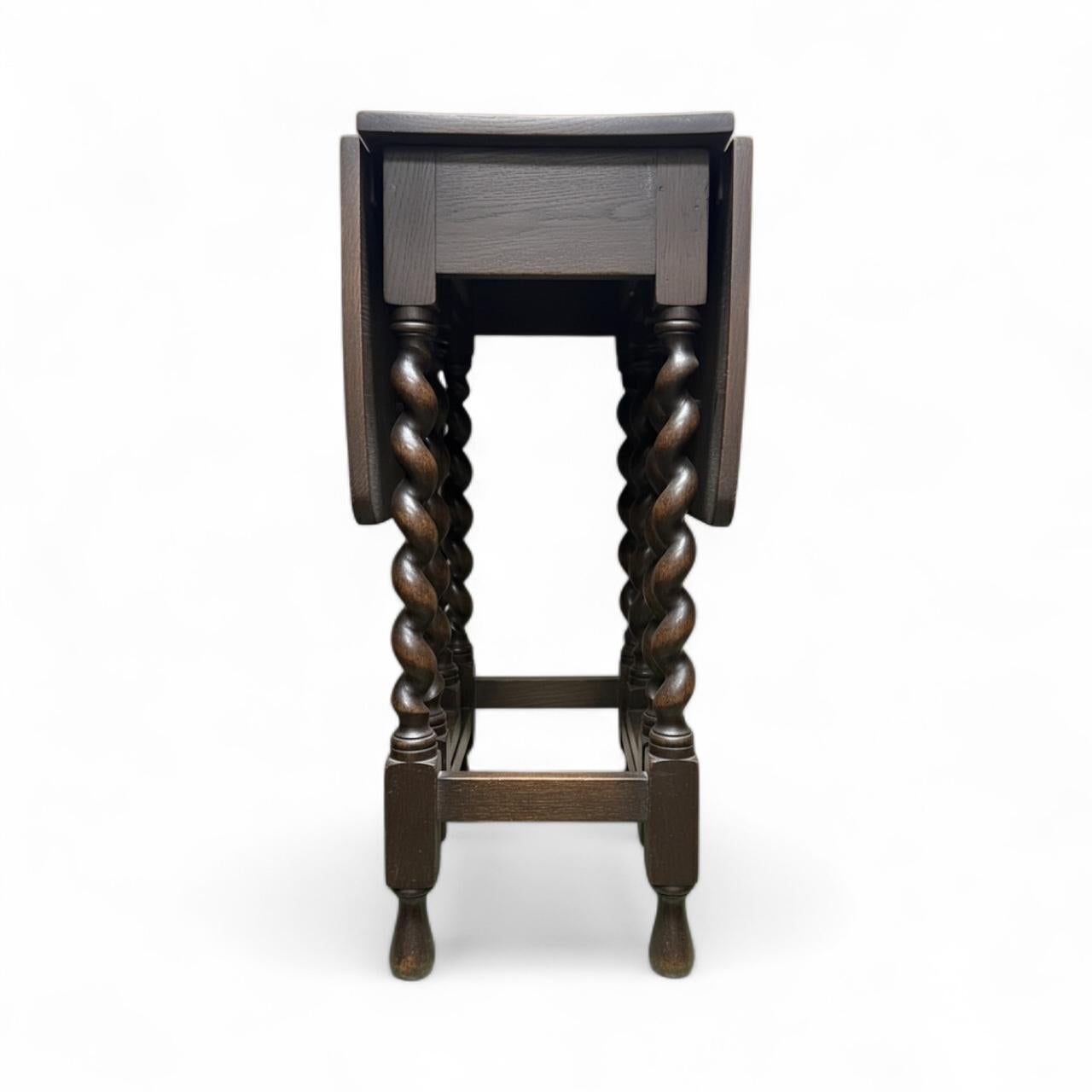 Anglais 19ème siècle. Table d'appoint à abattant en chêne English Barley Twist Petite Gate Leg Drop Leaf en vente