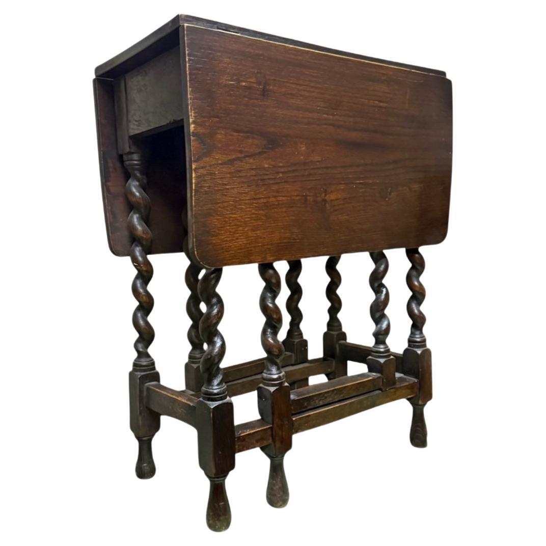 19ème siècle. Table d'appoint à abattant en chêne English Barley Twist Petite Gate Leg Drop Leaf