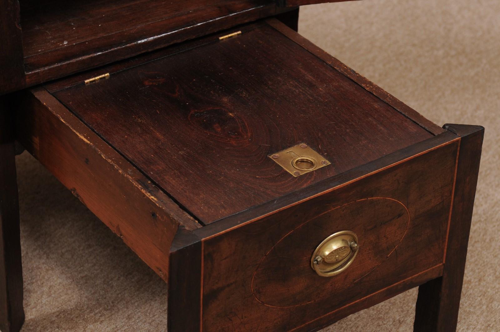 Commode de chevet anglaise du 19e siècle avec armoire, tiroir et plateau en acajou et pin