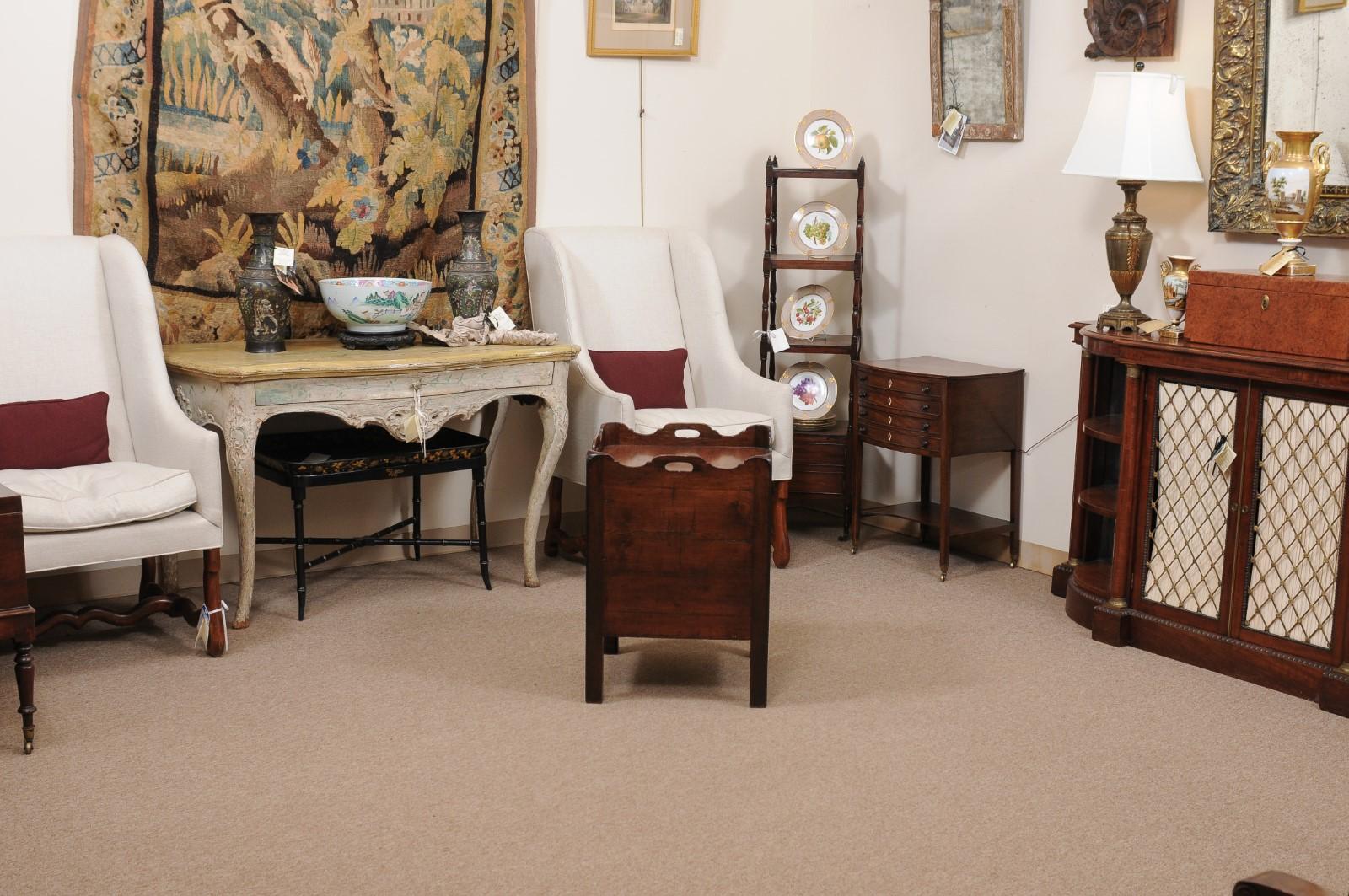 Acajou Commode de chevet anglaise du 19ème siècle avec meuble de rangement, tiroir et plateau en acajou et pin en vente